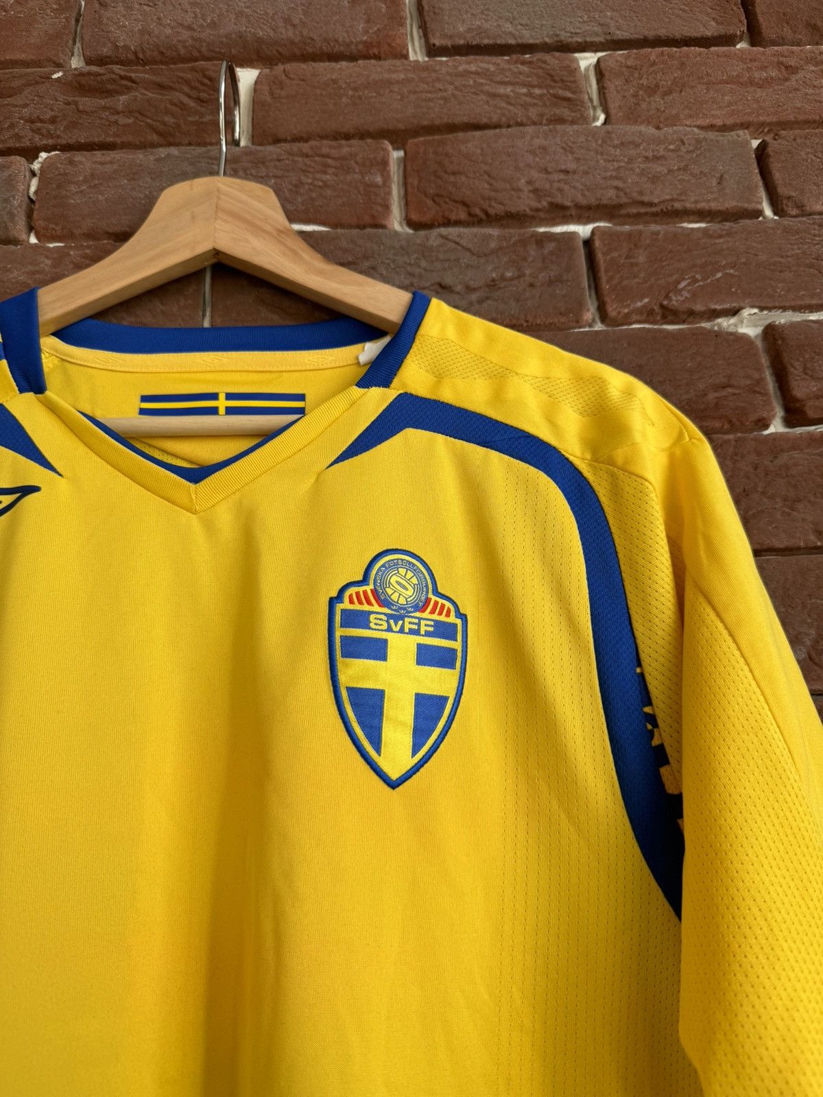 Umbro Rare Vintage 00s Umbro Sweden Team L Yellow Jersey Soccer Size US L / EU 52-54 / 3 - 3 Thumbnail