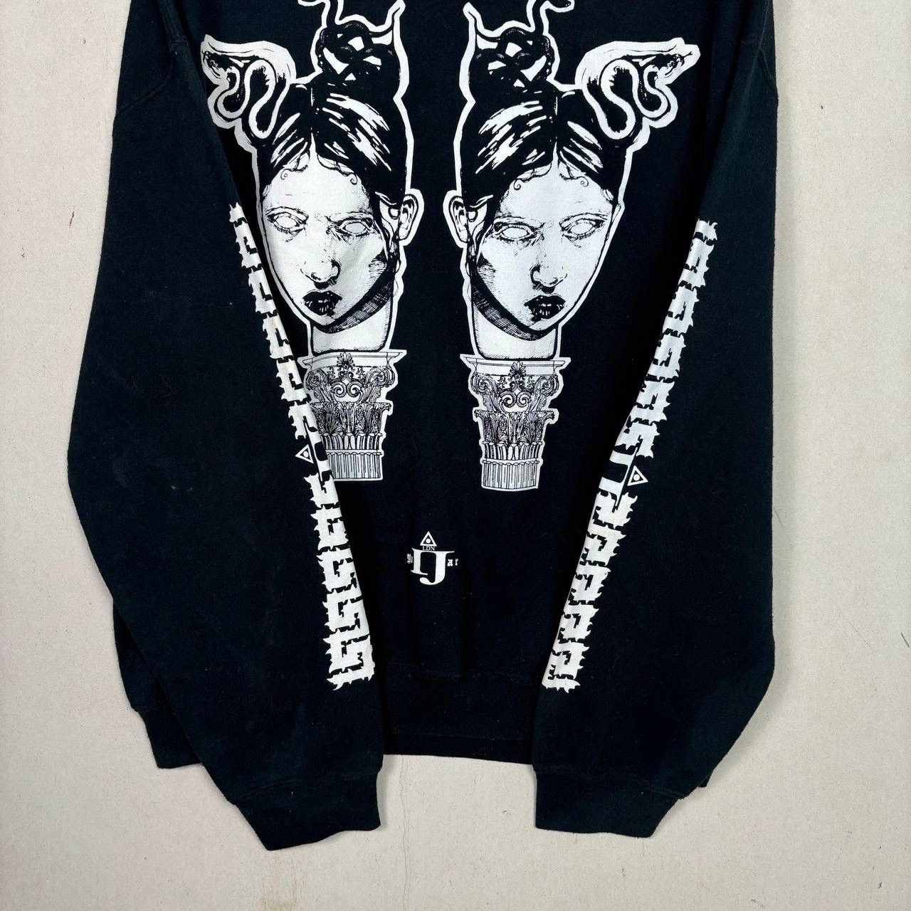 Japanese Brand Ivory Jar Coliseum Medusa Print Crewneck Sweatshirt Size US L / EU 52-54 / 3 - 5 Thumbnail