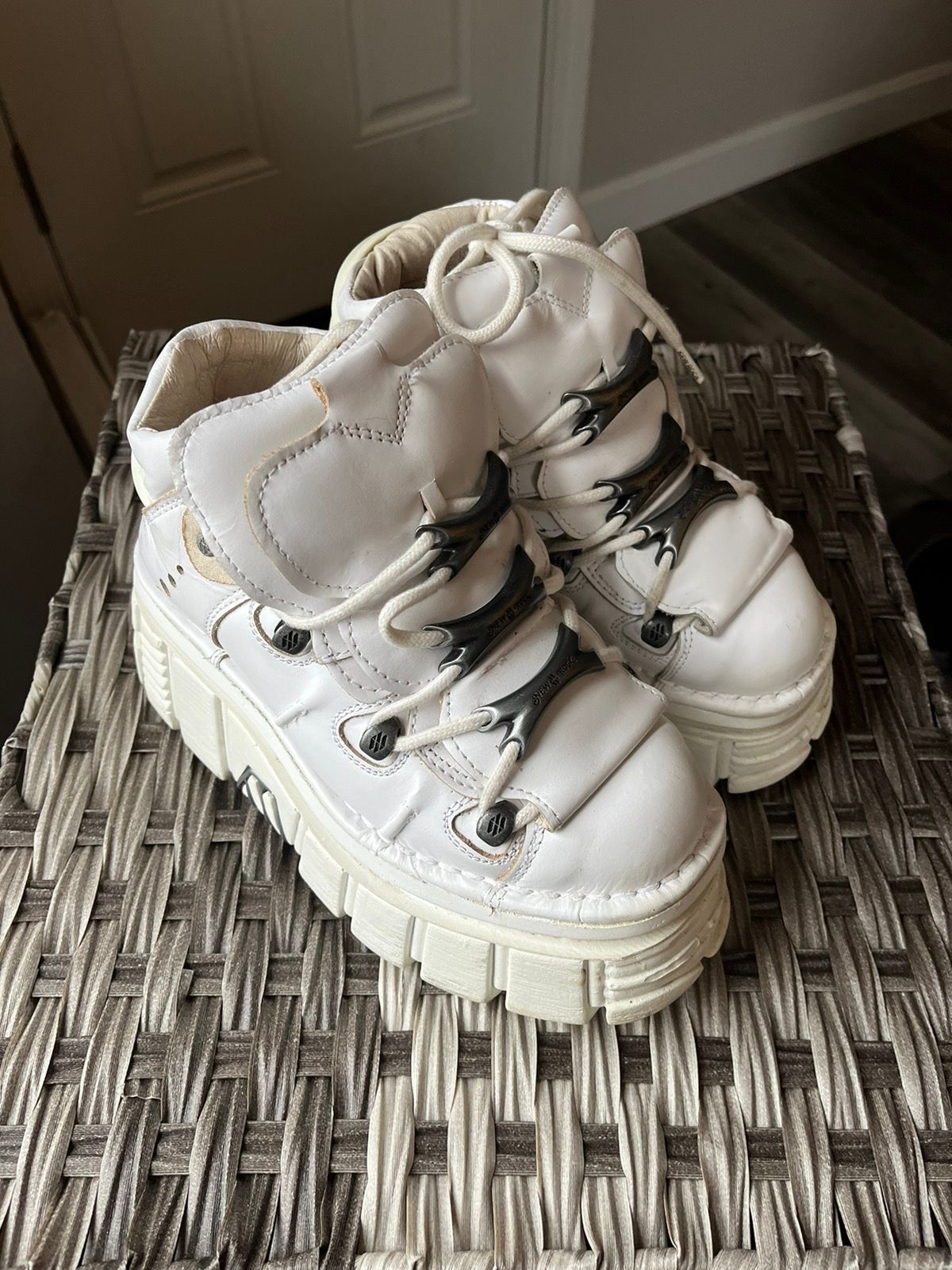 Pre-owned New Rock 106n Shoes In White