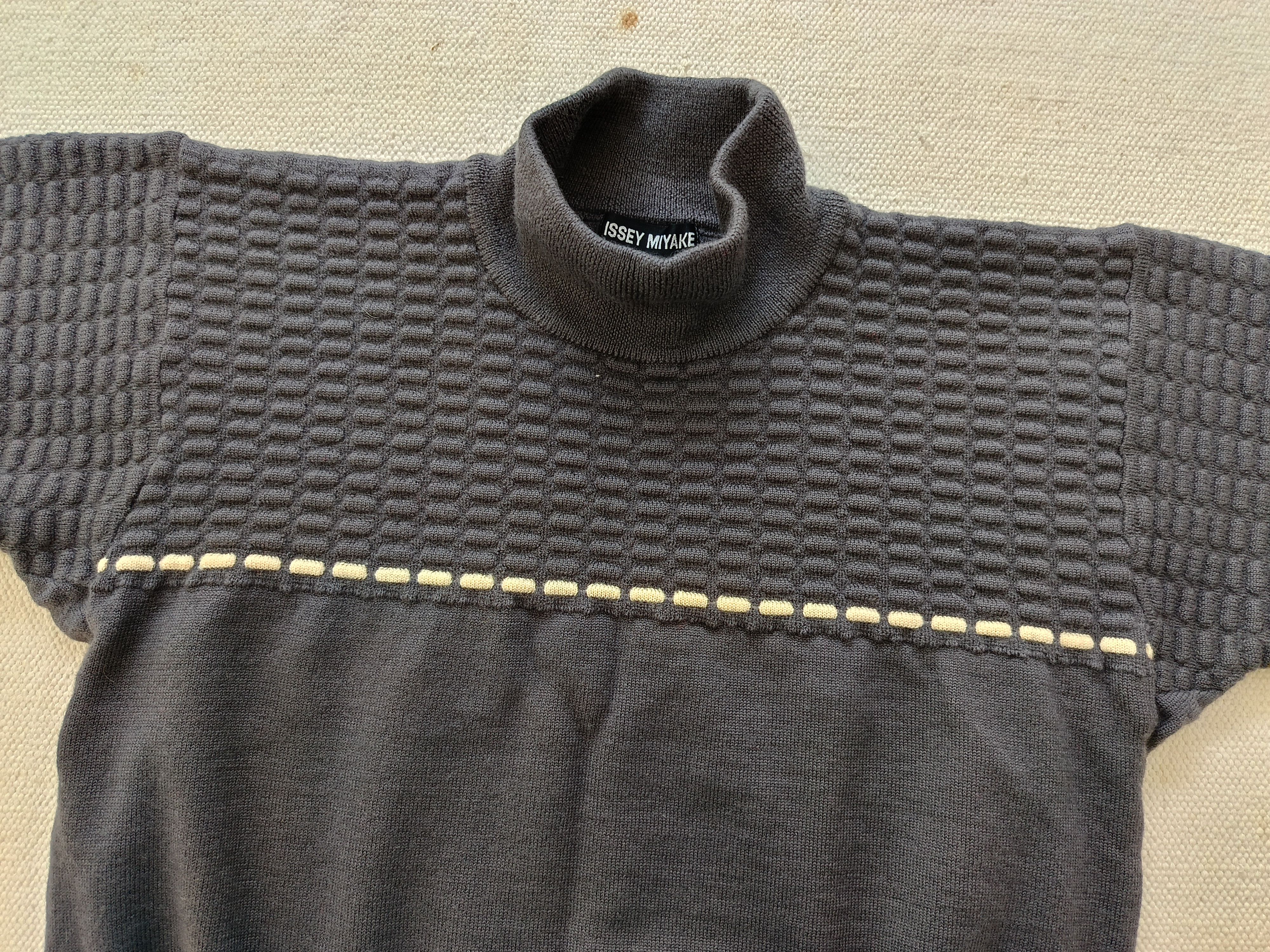 Issey Miyake Issey Miyake Japan 90s wool gray turtle neck sweater medium Size US S / EU 44-46 / 1 - 11 Thumbnail