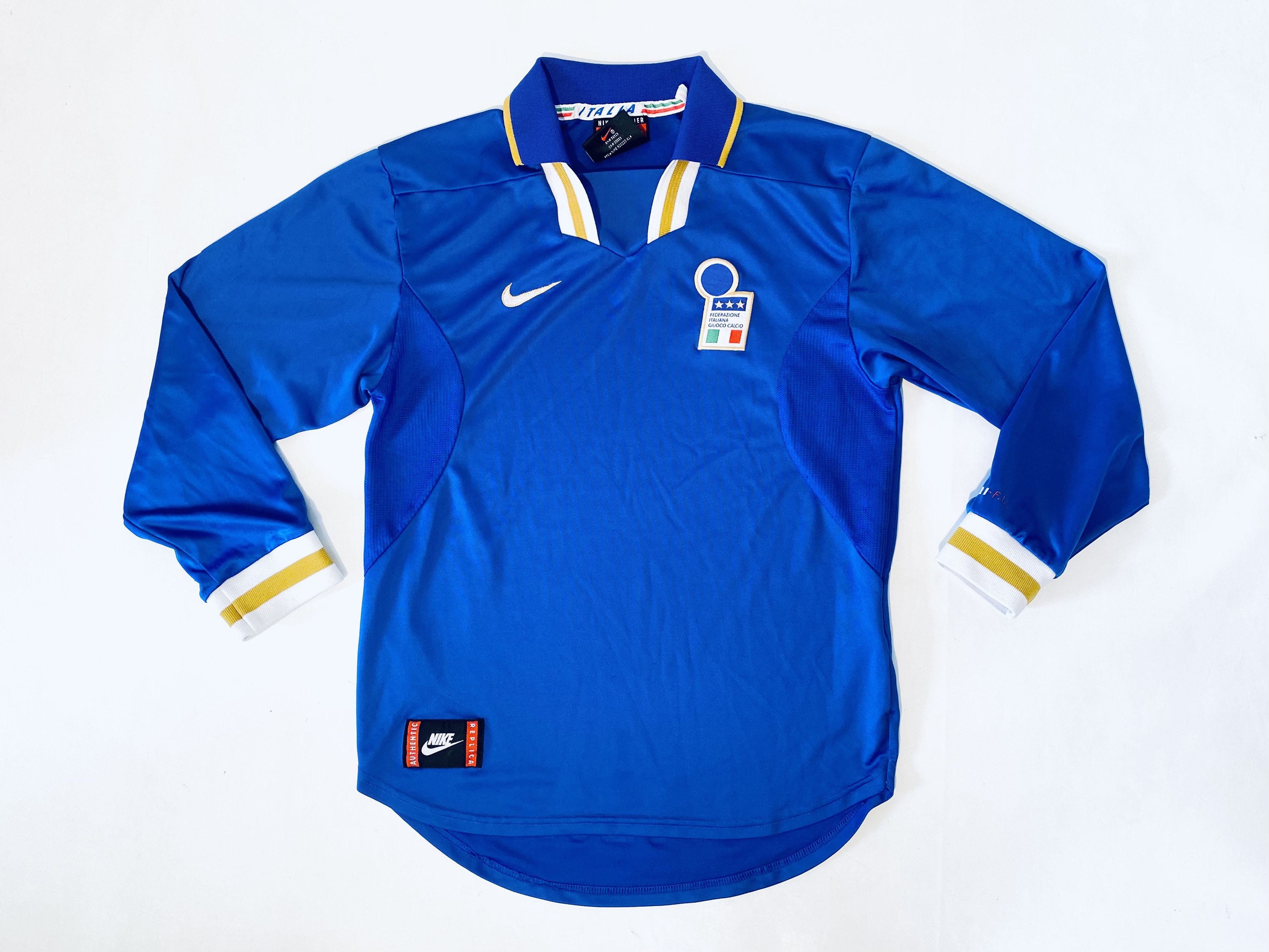 Nike Italy Euro 96 Home Football Shirt Jersey Long Sleeve Size US S / EU 44-46 / 1 - 3 Thumbnail