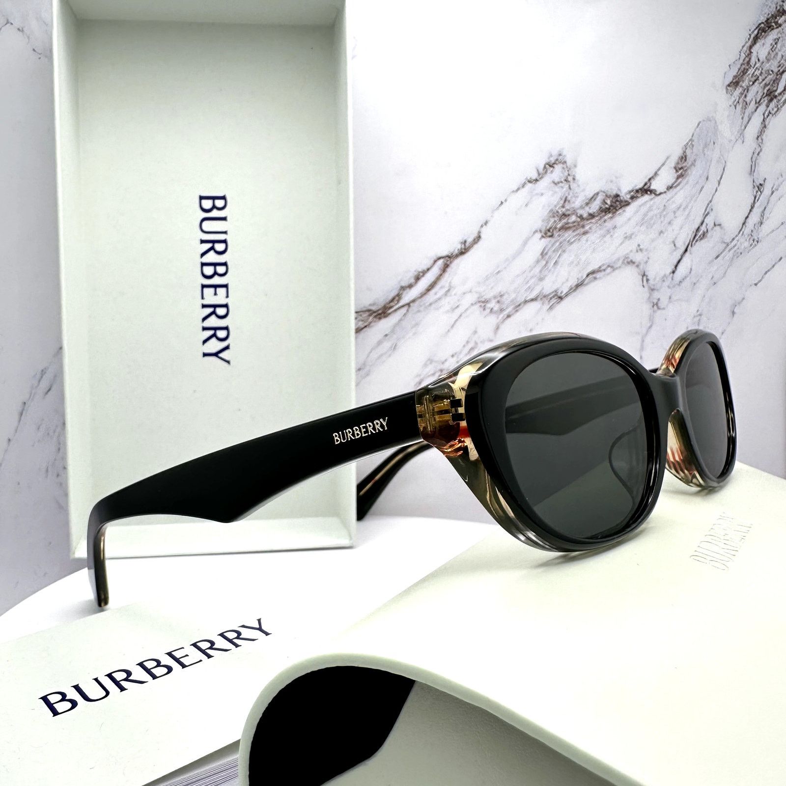 Burberry New Burberry Sunglasses Black Vintage Check Oval Gold Logo Size ONE SIZE - 1 Thumbnail