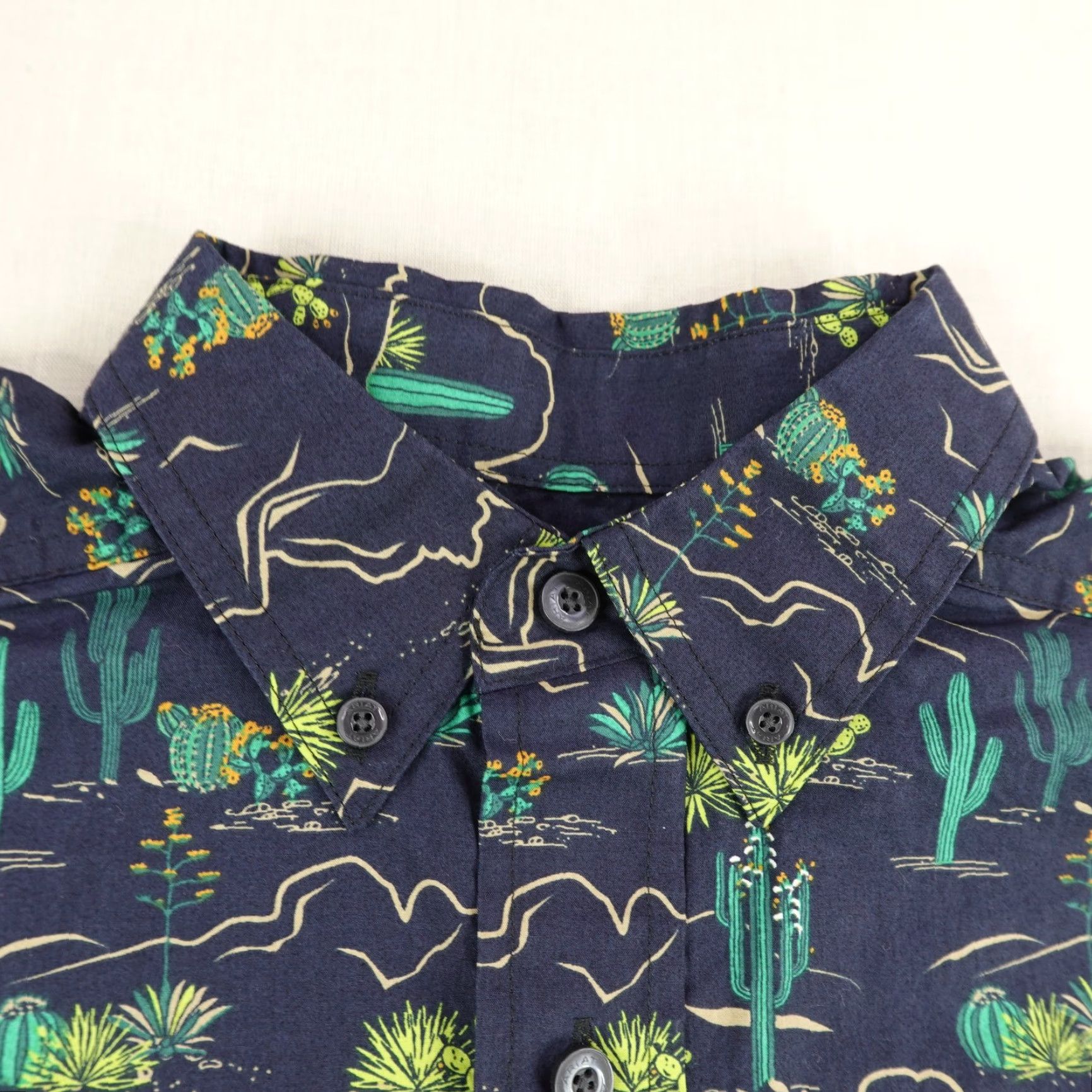 Ariat Ariat Shirt Men Small Blue Green Beckett Western Cactus Desert Graphic Print Long Sleeve Button-Up Mens Small Navy Size US S / EU 44-46 / 1 - 2 Thumbnail