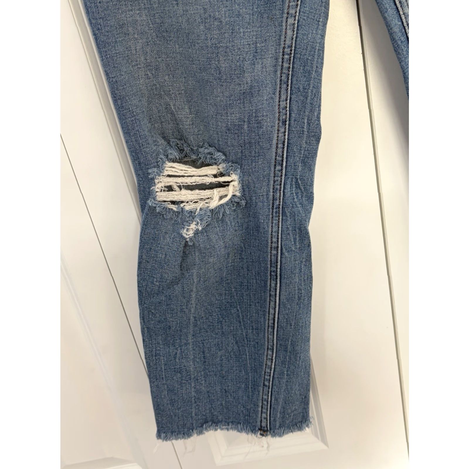 Abercrombie & Fitch Abercrombie & Fitch Curve Love Ankle Straight Ultra High Rise Jeans sz 4s 27 Blue Denim Distressed 5-Pocket Women's 90s Style Jeans Size 27" / US 4 / IT 40 - 7 Thumbnail