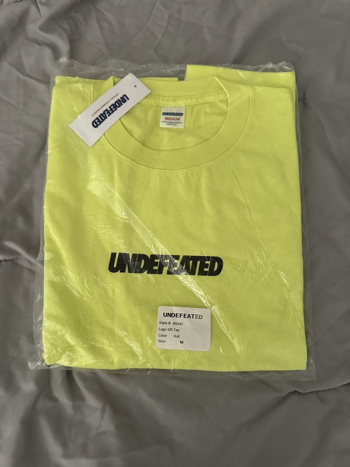 Undefeated UNDEFEATED Logo TEE Neon/Volt SIZE MEDIUM S/S - Brand New Size US M / EU 48-50 / 2 - 1 Thumbnail