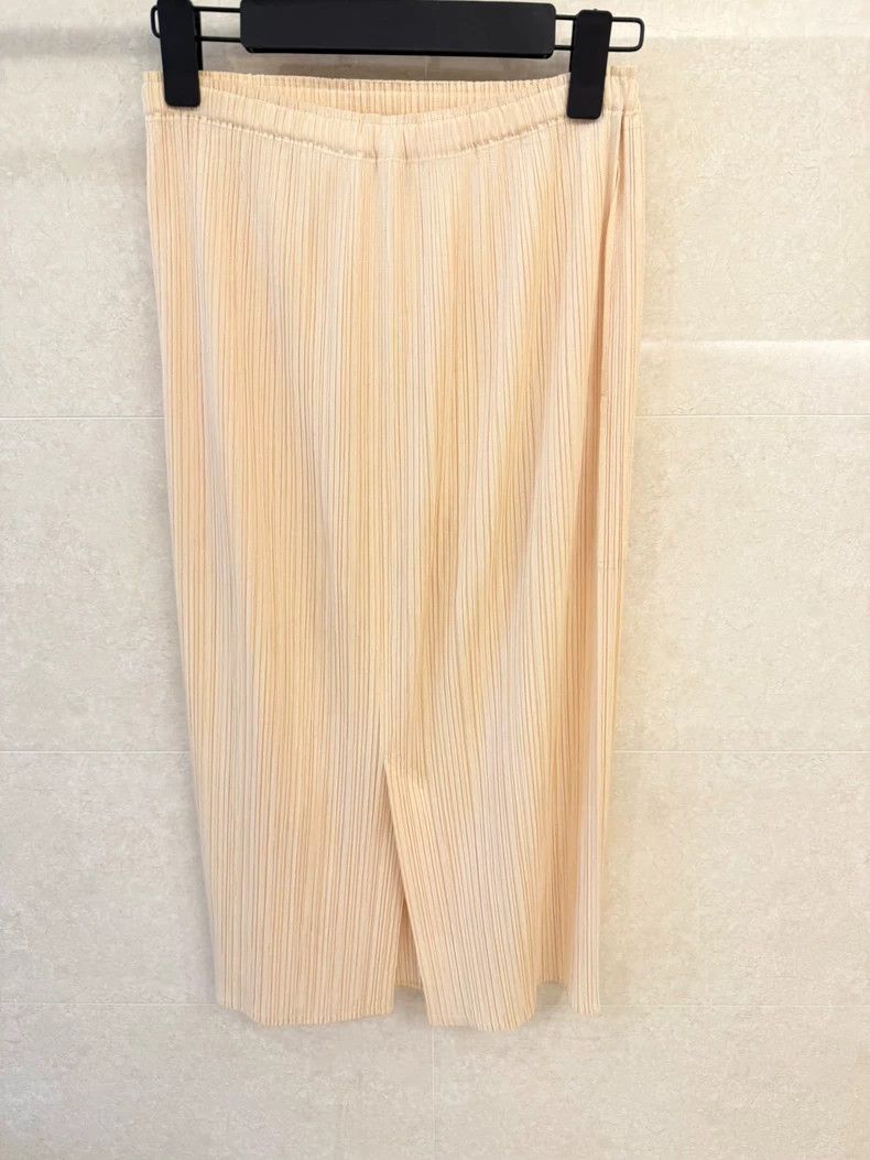 Issey Miyake Issey Miyake size:3 Beige pleated skirt Size 31" - 2 Thumbnail