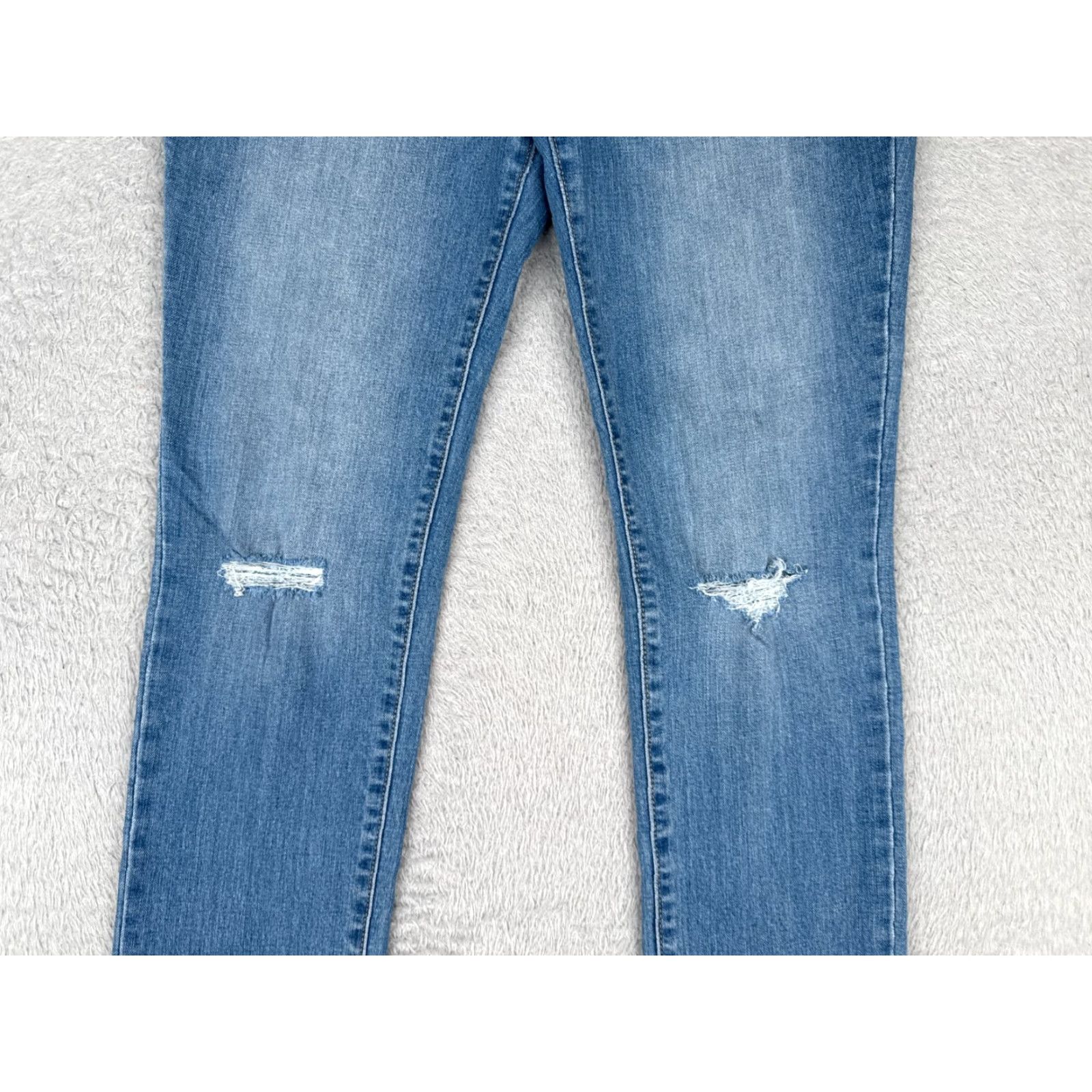 Old Navy Old Navy Jeans Womens 6 Blue Denim Boyfriend Straight Distressed Mid Rise 30x29 Size 28" / US 6 / IT 42 - 3 Thumbnail
