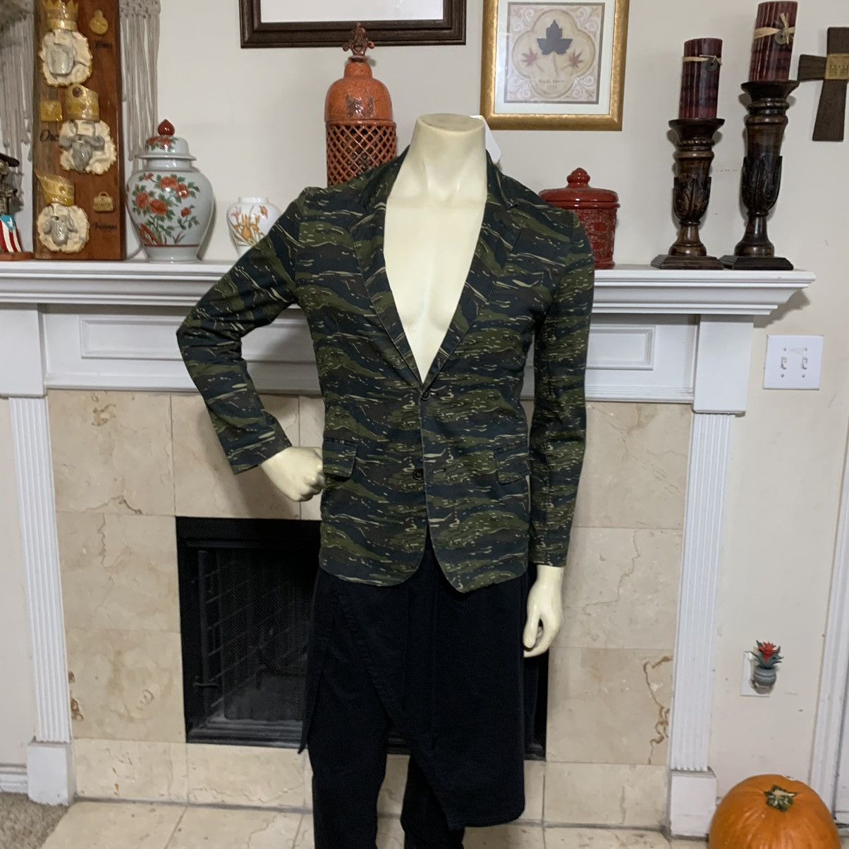 Koto Tiger Camo Slimfit 2 Button blazer NWOT Size 36S - 2 Thumbnail
