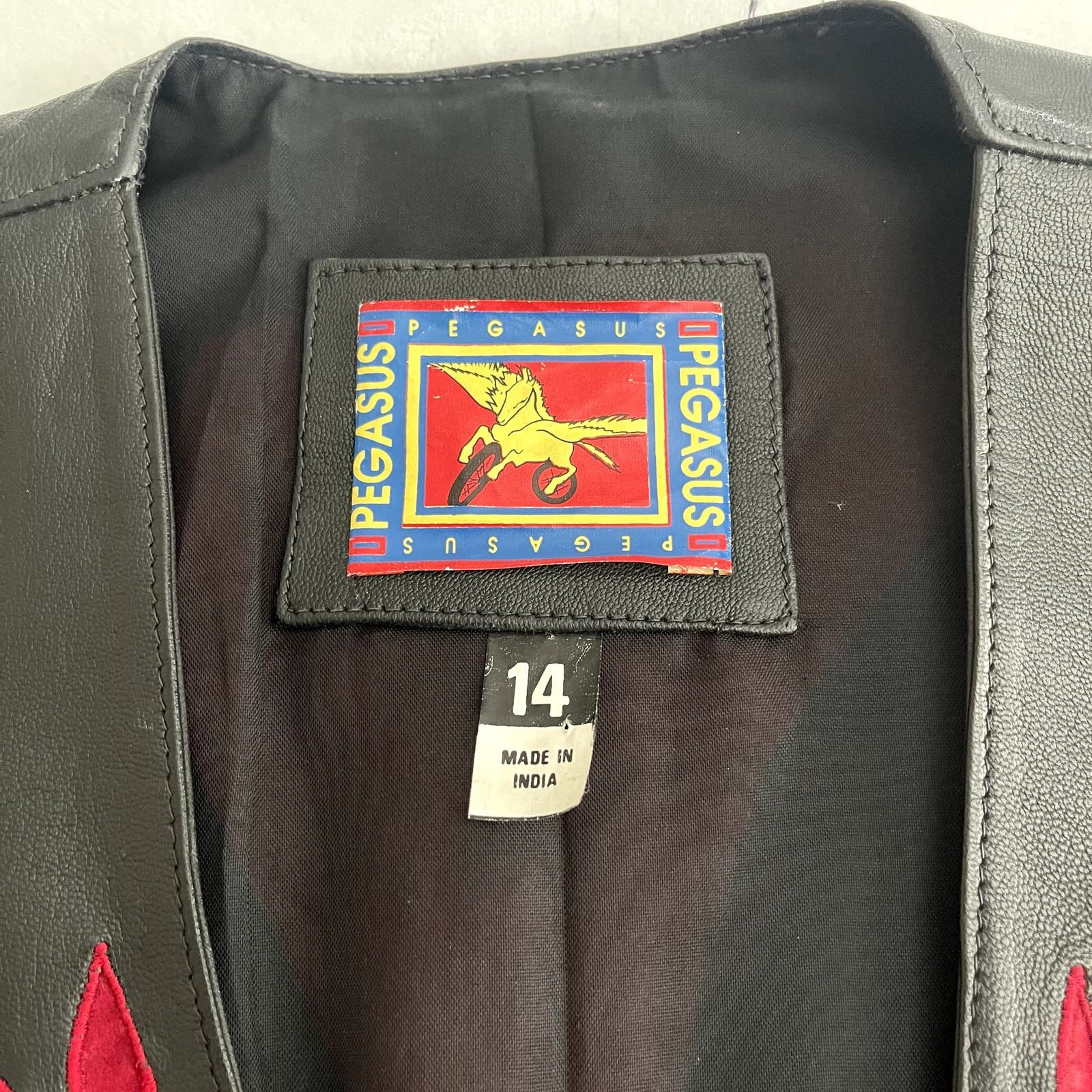 Vintage Pegasus Ladies Black Leather Vest Fringed Embroidered 14 Size XL / US 12-14 / IT 48-50 - 5 Thumbnail
