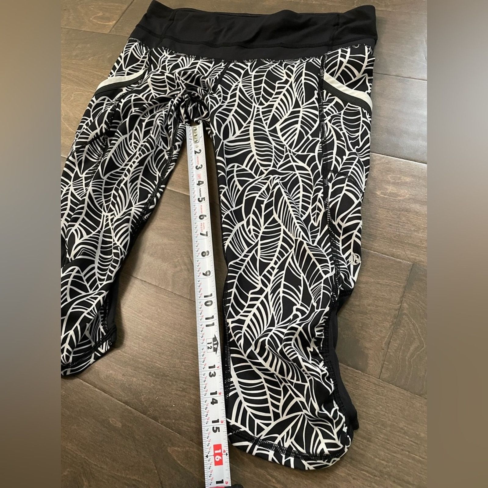 Lululemon Lululemon Black and Gray patterned tights - size 8 Size 30" / US 8 / IT 44 - 10 Thumbnail