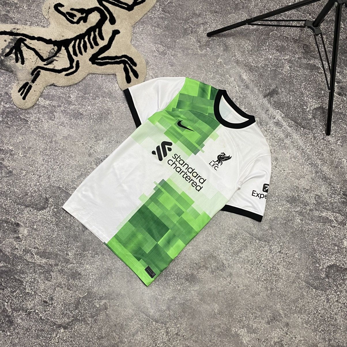 Nike Mens Nike Liverpool Small Logo 2023 soccer jersey Size US M / EU 48-50 / 2 - 1 Thumbnail