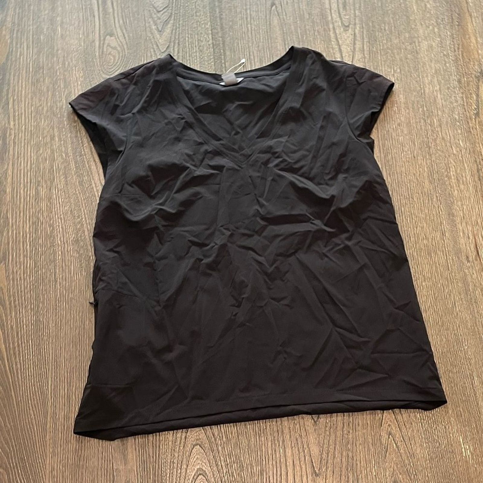 Eddie Bauer NWOT Eddie Bauer Black Short Sleeve V-Neck Athletic Top S Size S / US 4 / IT 40 - 1 Thumbnail