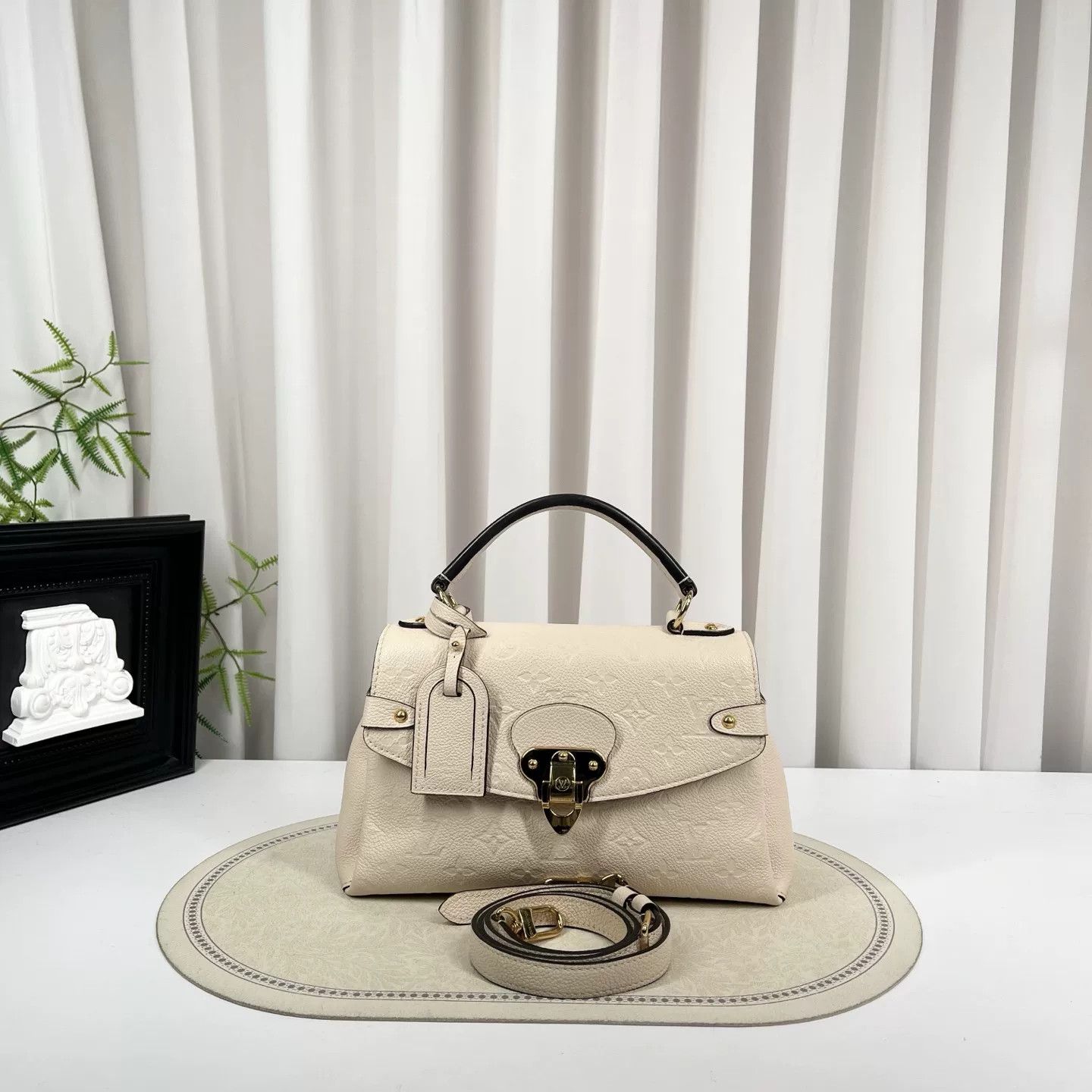 Louis Vuitton Pre-loved Bag Very good condition Size ONE SIZE - 1 Thumbnail