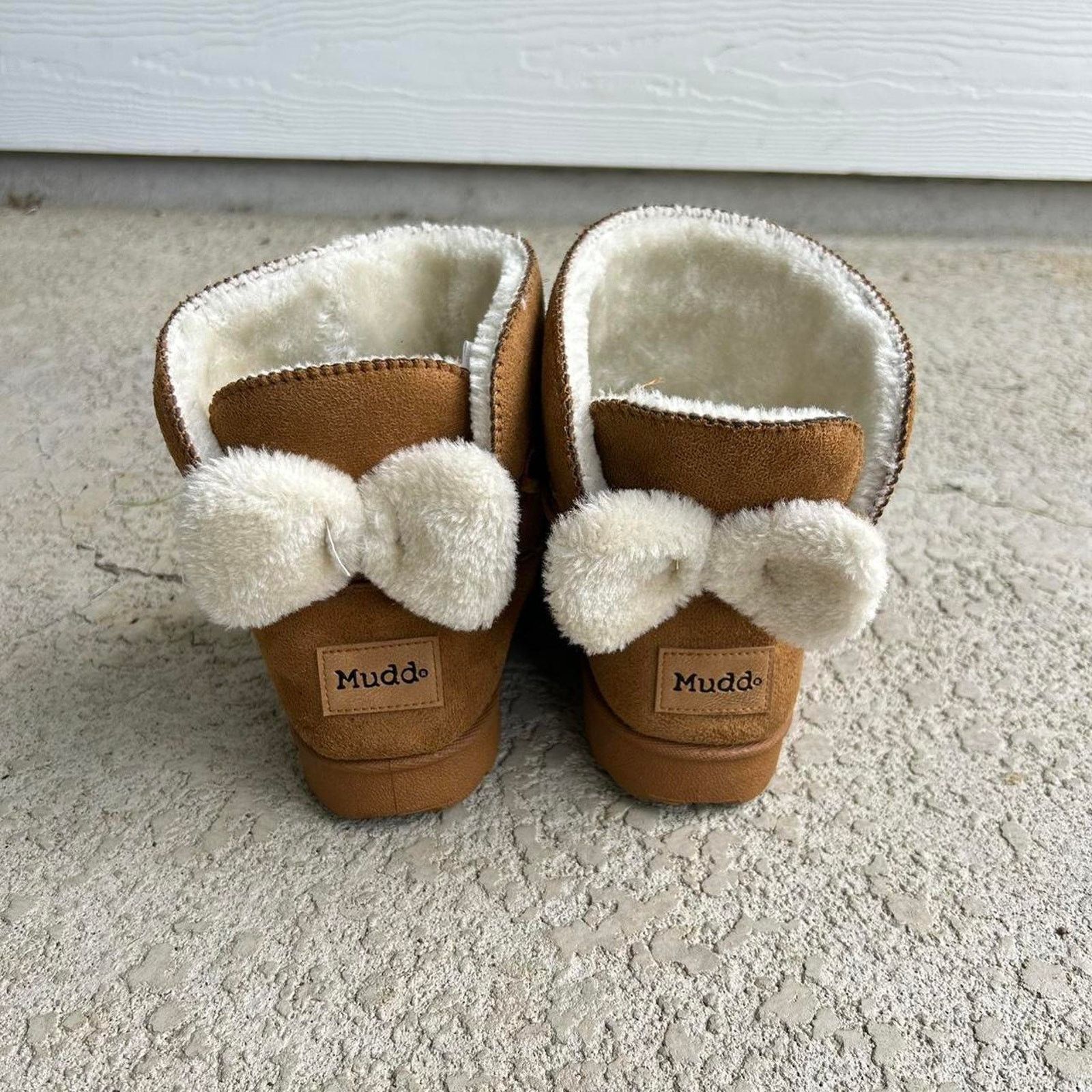 Vintage Y2K Ugg Style Mudd Cherry-99L Faux Fur Bow Boots Sz 7. Size US 7 / IT 37 - 3 Thumbnail