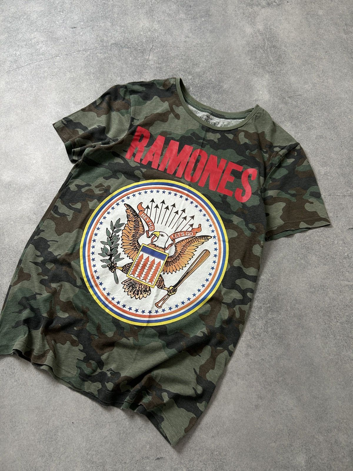Band Tees Ramones Tour 1985 camo big logo shirts Size US S / EU 44-46 / 1 - 2 Thumbnail