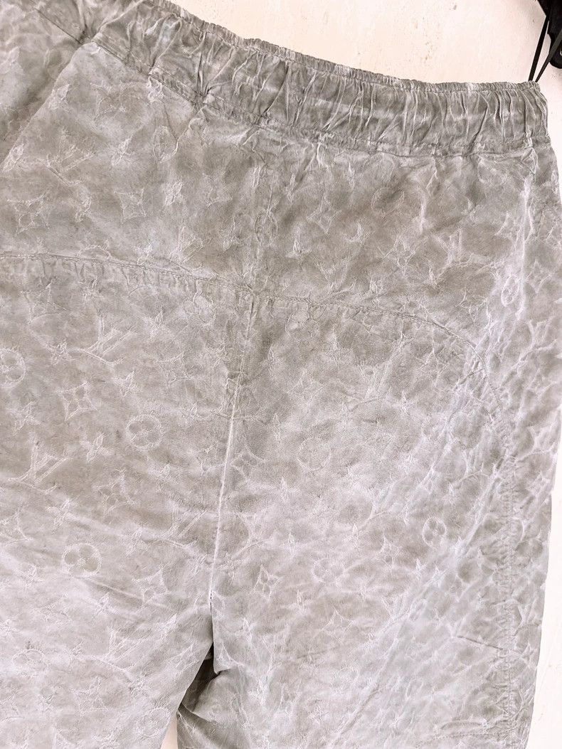 Louis Vuitton Louis Vuitton Gray full logo presbyopic shorts 2503-Nextarr Size US 36 / EU 52 - 4 Thumbnail