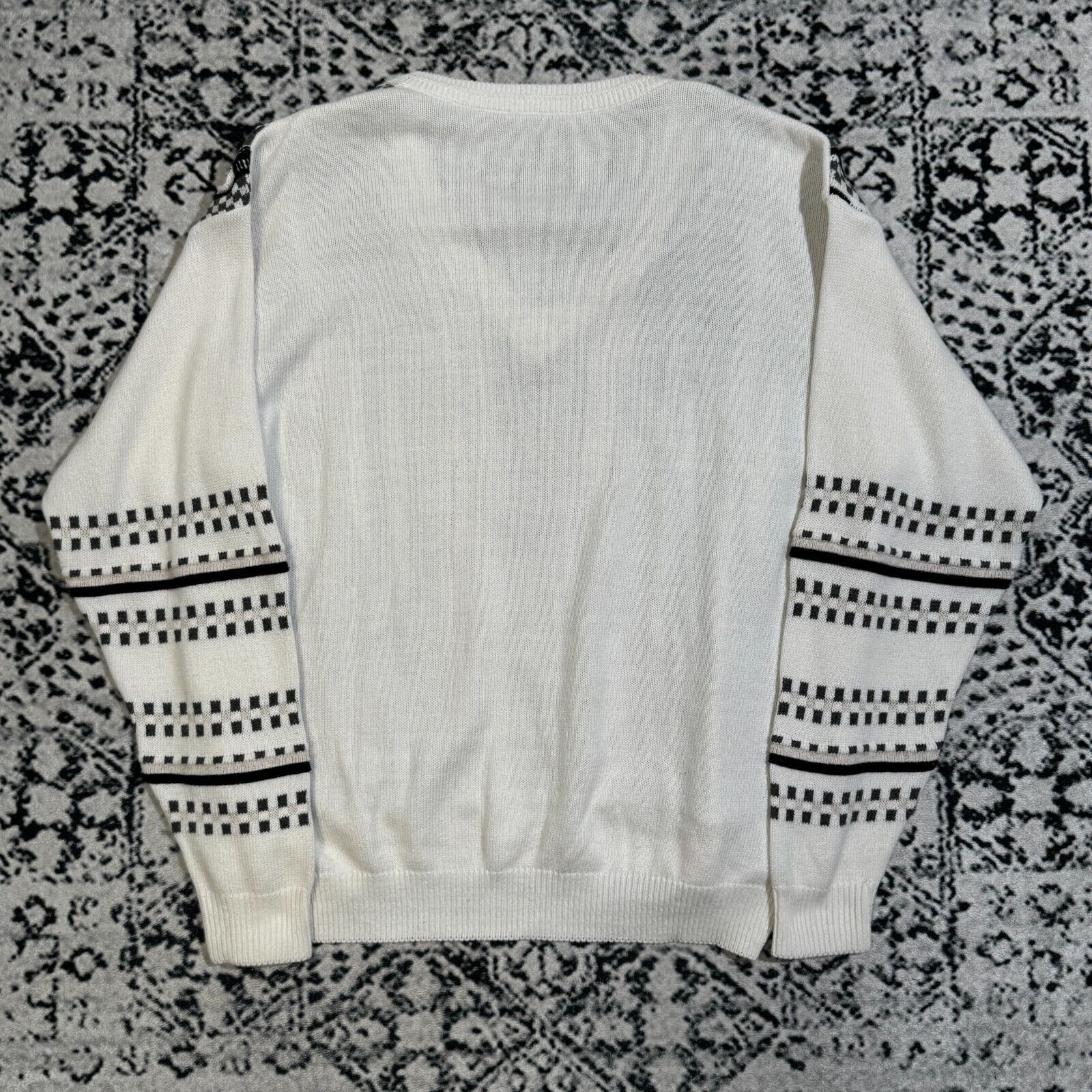Vintage Vintage Unisex White Gray Black Cotton Sweater Size L 3D Size US L / EU 52-54 / 3 - 11 Thumbnail