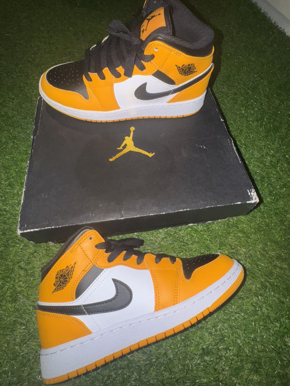 Jordan Brand × Nike Size 4Y Jordan 1 Retro Mid Top Yellow Taxi Nike Size US 5 / EU 37 - 2 Thumbnail