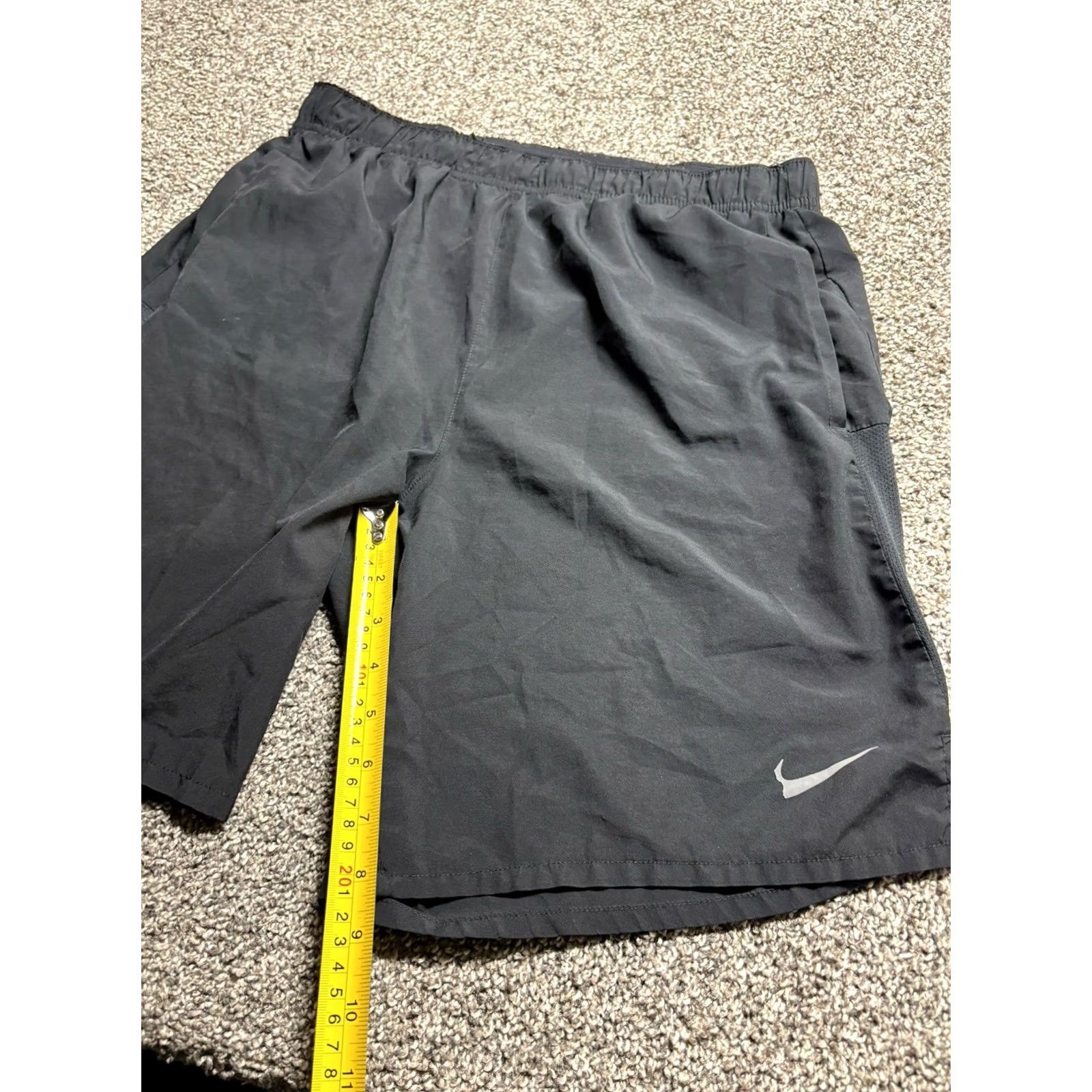 Nike Nike Shorts Mens M Black Challenger Running DV9365 Size US 31 - 3 Thumbnail