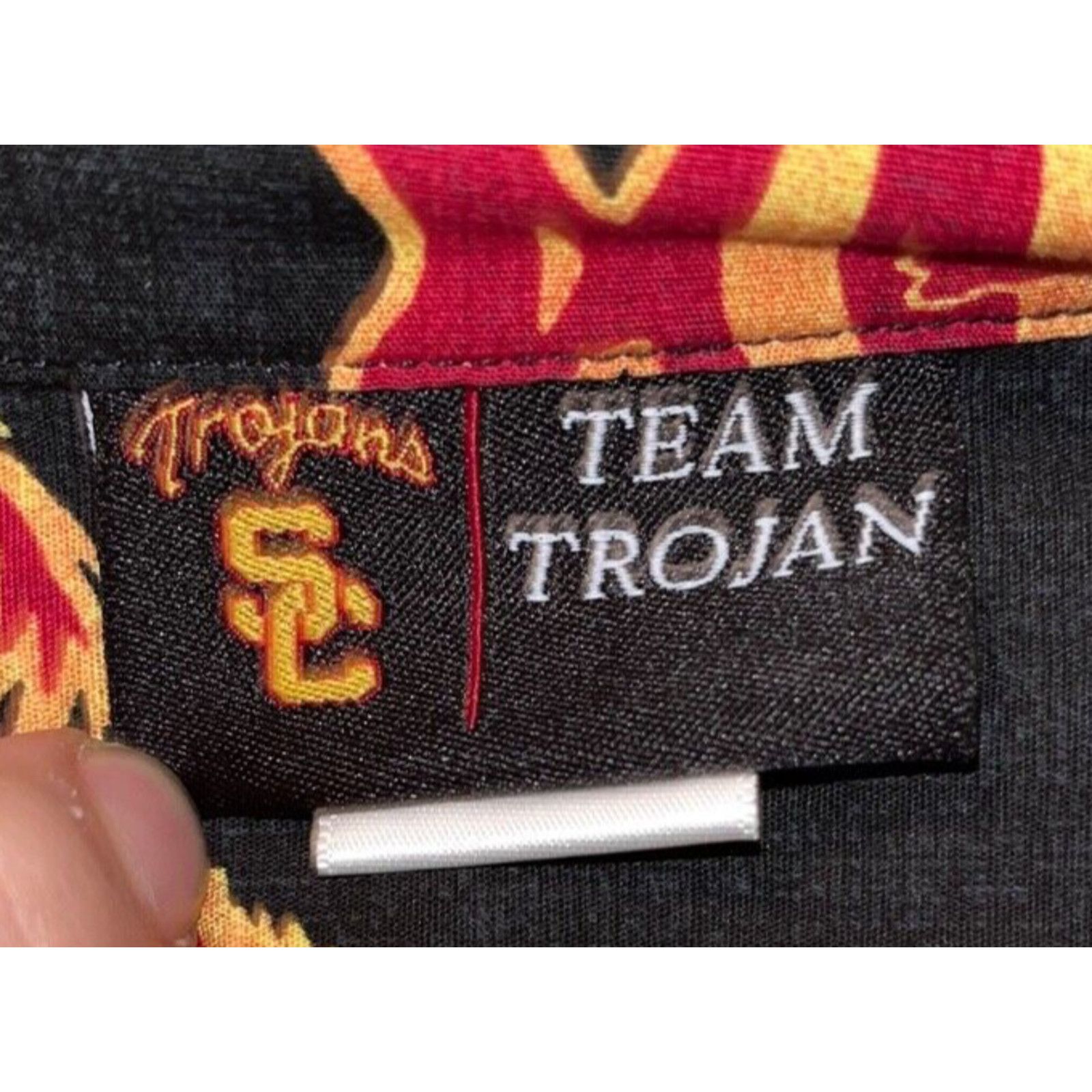 Other USC Team Trojans NCAA Luau Hawaiian Surfing Button Up Sz. M Size US M / EU 48-50 / 2 - 7 Thumbnail