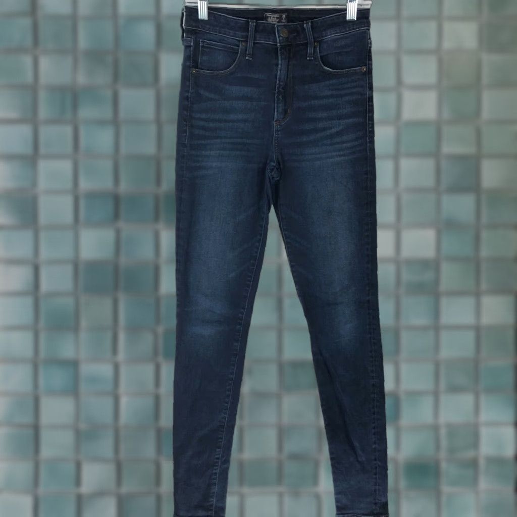 Abercrombie & Fitch VINTAGE Abercrombie & Fitch Womens Jeans Skinny 5-Pocket Blue 26x32 Regular Size 2 Inseam 32" Mid Rise 90s Pattern: Love, Preppy Mens Women Girls? Size 26" / US 2 / IT 38 - 1 Thumbnail