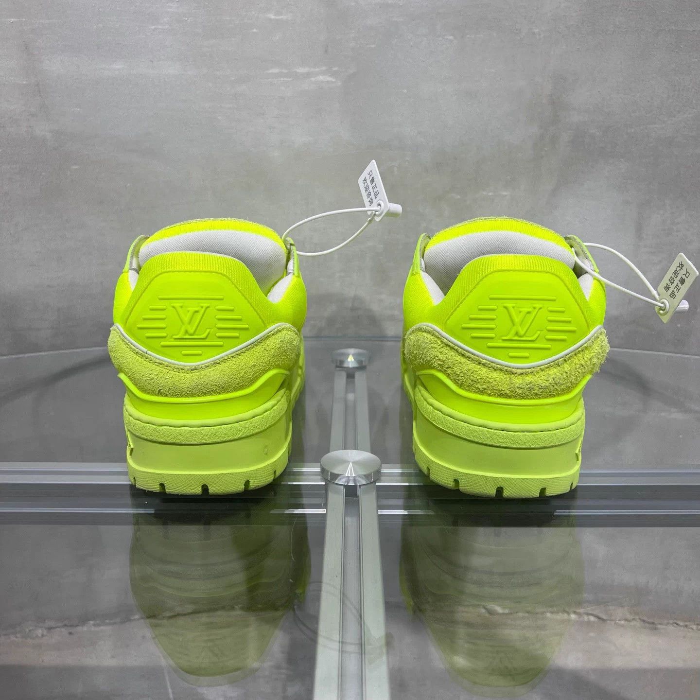 Louis Vuitton LV Trainer Maxi Fluorescent Green UK7 41 Size US 7 / EU 40 - 6 Thumbnail