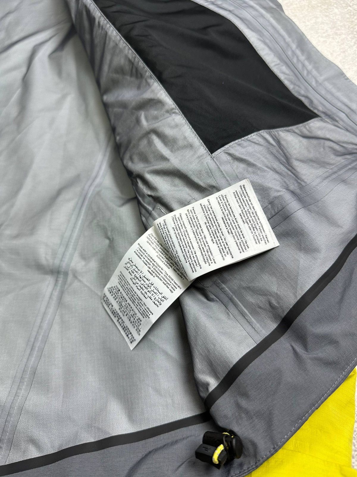 Peak Performance Vintage Peak Performance Shell Waterproof Jacket Rare L Size US L / EU 52-54 / 3 - 12 Thumbnail