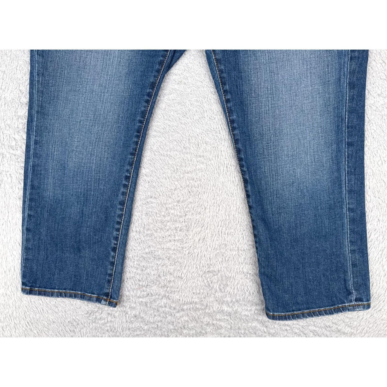 Talbots Talbots Jeans Womens 14W Blue Denim Capri Crop 34x23 Mid 8.5-10.5 in Cotton Blend Button Zip Pockets Logo 5-Pocket Regular 23 in Inseam Size 36" / US 14 / IT 50 - 2 Thumbnail