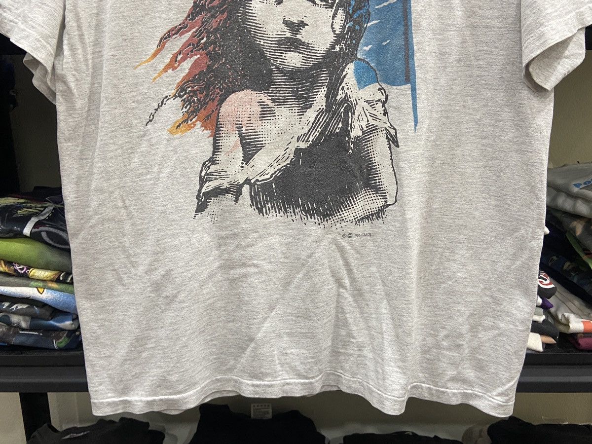 Vintage Vintage 1986s Les Miserables Movie art T-SHIRT Size US L / EU 52-54 / 3 - 3 Thumbnail
