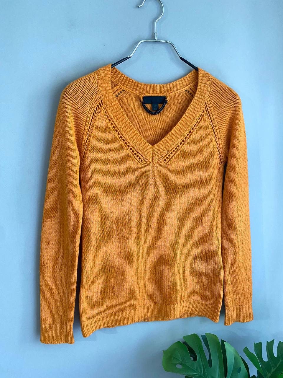 Burberry Burberry Women's Cashmere V-Neck Knit Sweater Jumper Size XS Size XS / US 0-2 / IT 36-38 - 3 Thumbnail