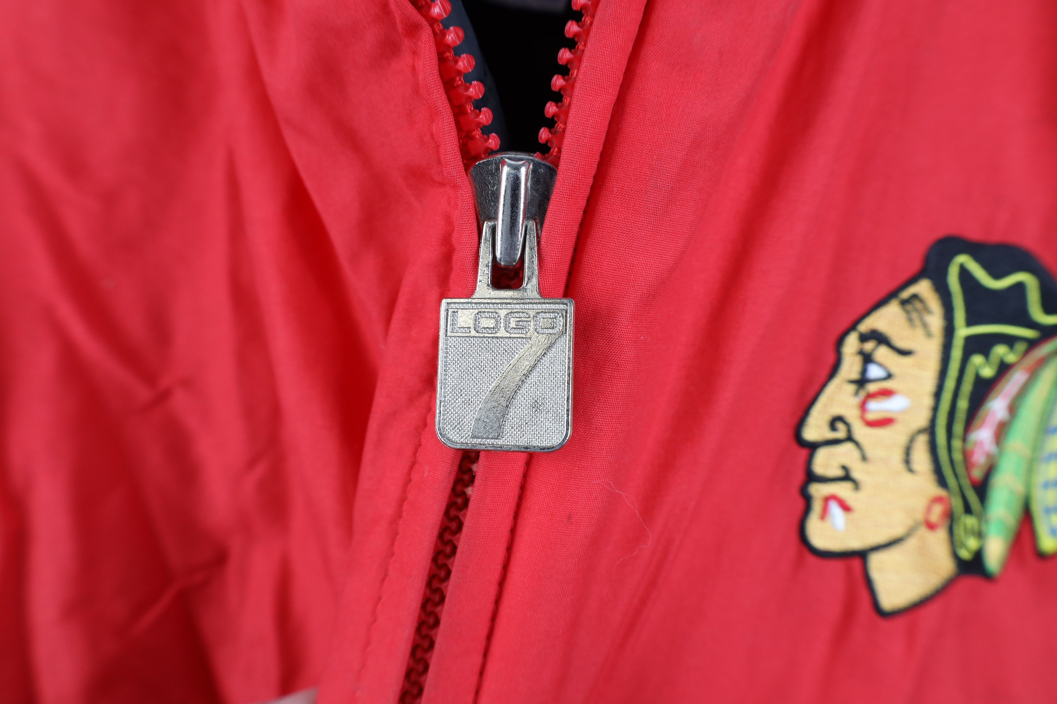 Vintage Vintage 90s Chicago Blackhawks Hockey Quilted Puffer Jacket Size US XL / EU 56 / 4 - 6 Thumbnail