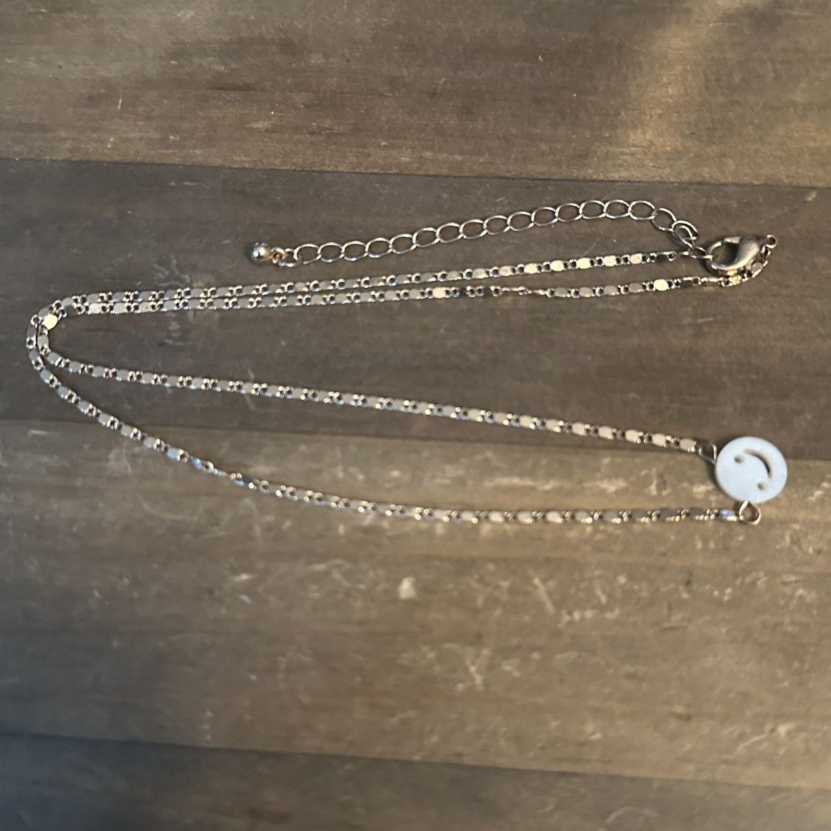 Other Gold tone mother of pearl smiley face necklace Size ONE SIZE - 2 Thumbnail