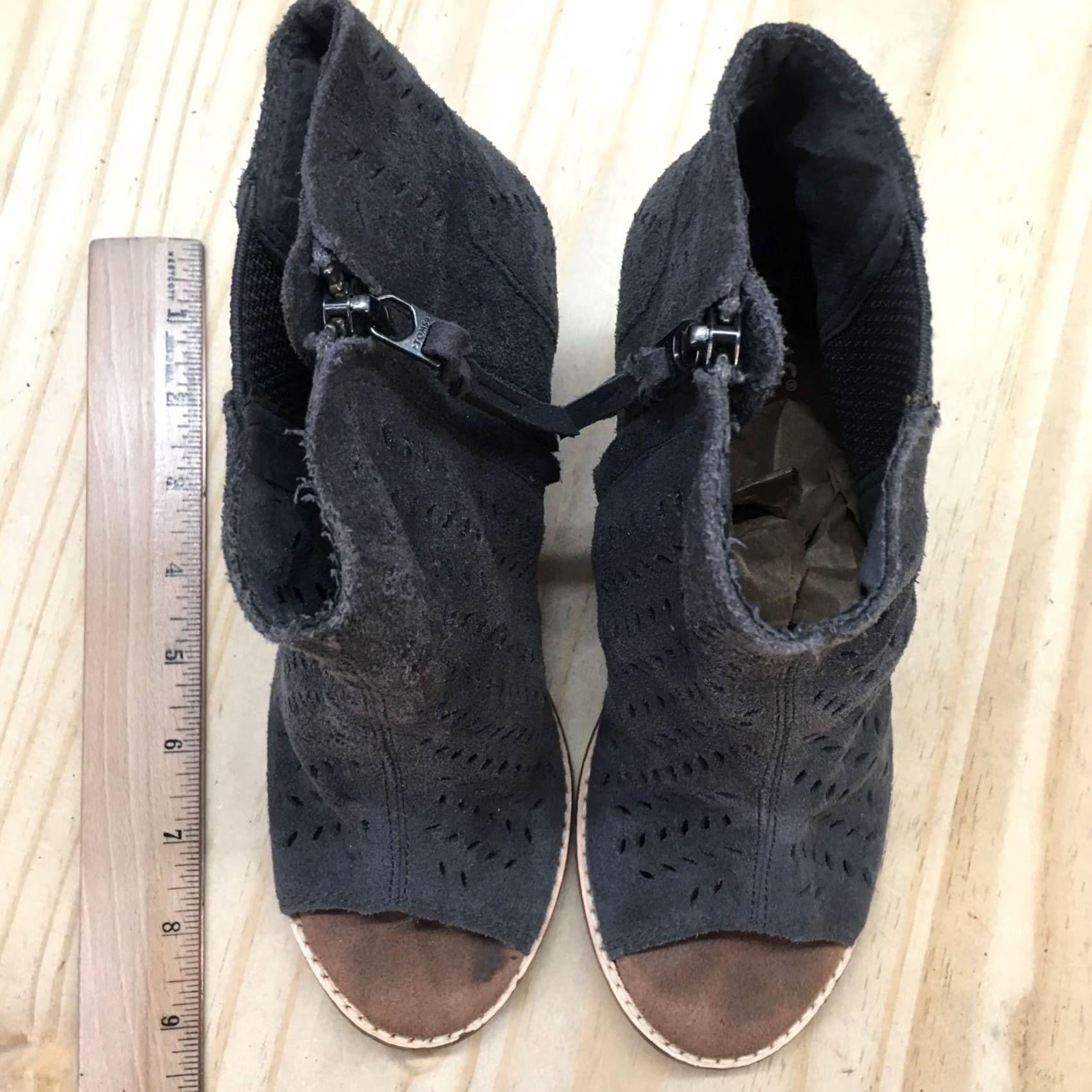 Toms TOMS Boots Womens 6 Cut Out Ankle Booties Gray Suede Peep Toe Block Heels Zip Up Shoes Size US 6 / IT 36 - 6 Thumbnail