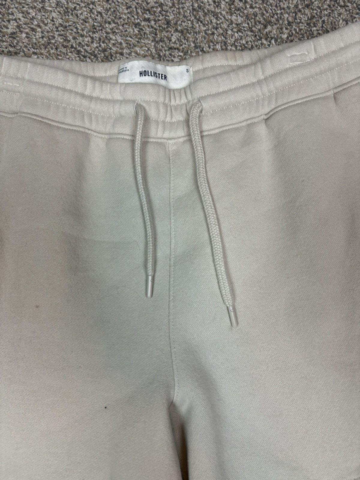 Hollister Hollister mid thigh tan loose shorts Size US 32 / EU 48 - 3 Thumbnail
