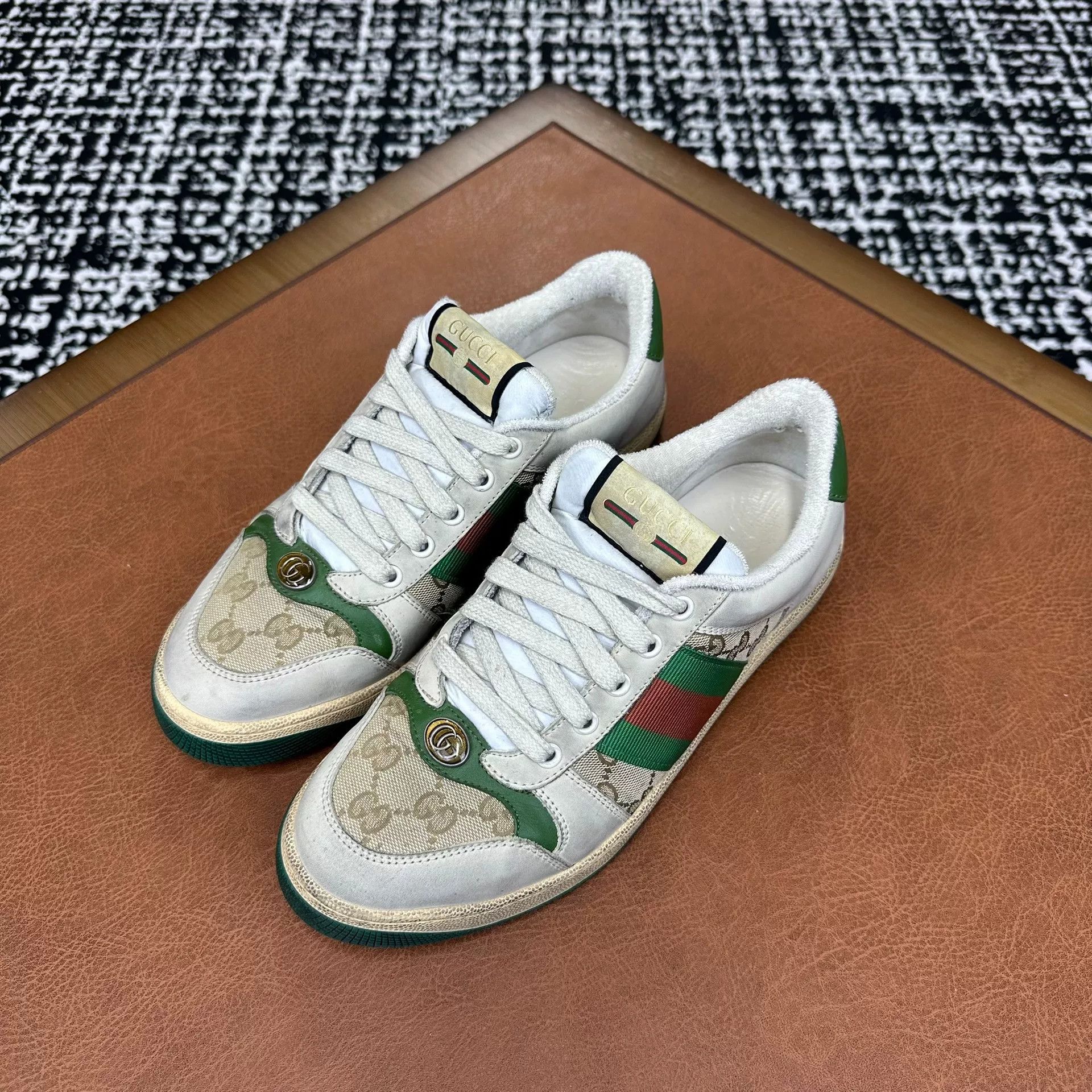 Gucci Gucci Leather Green Lowtop Sneakers 7 Men Size US 7 / EU 40 - 1 Thumbnail