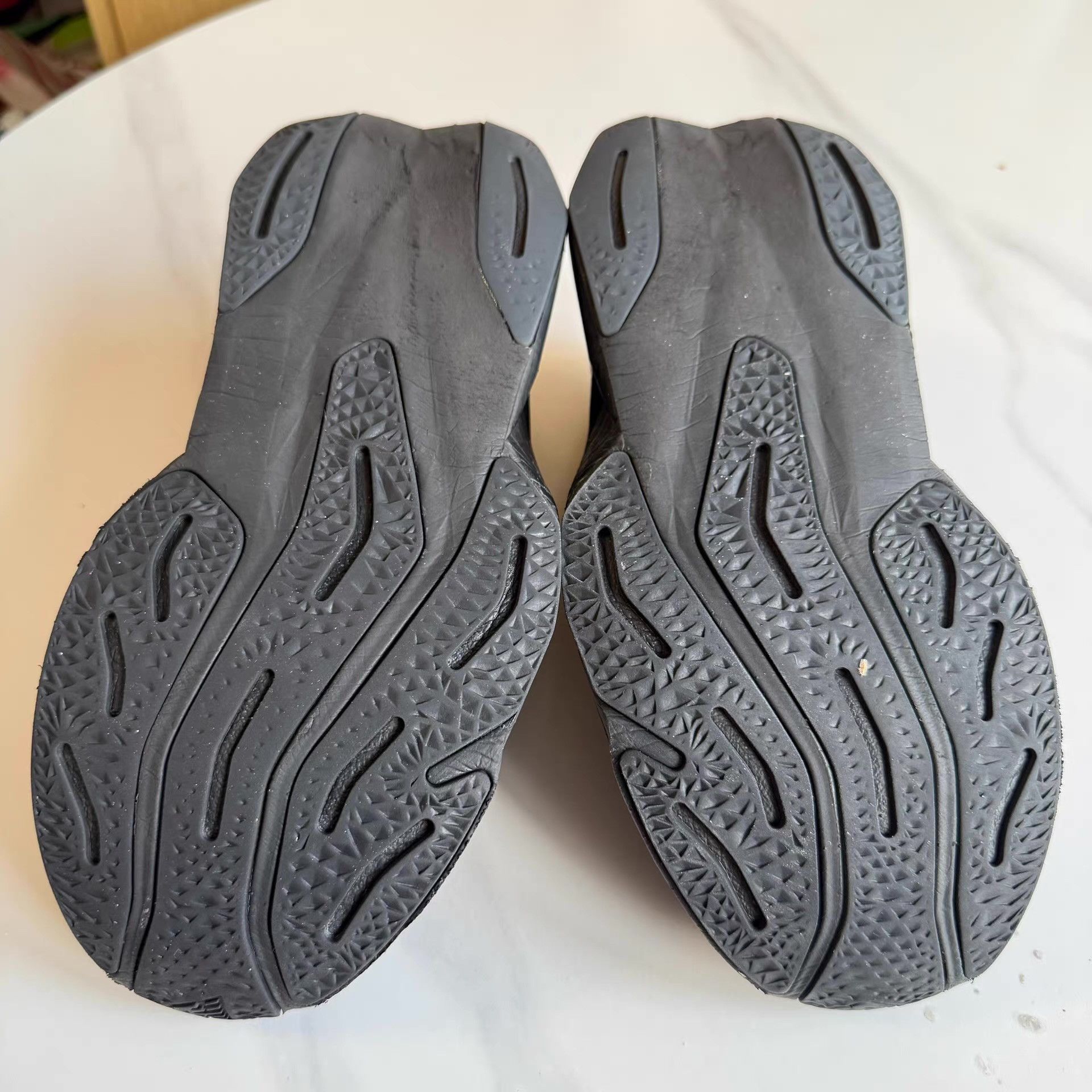 New Balance New Balance FuelCell Rebel V4, lightweight performance Q10 Size US 7 / EU 40 - 4 Thumbnail