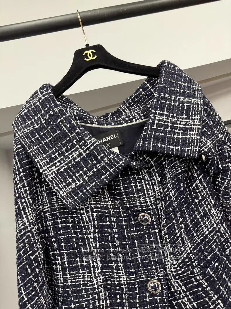 Chanel Chanel Tweed coat with sloping shoulders Size S / US 4 / IT 40 - 2 Thumbnail