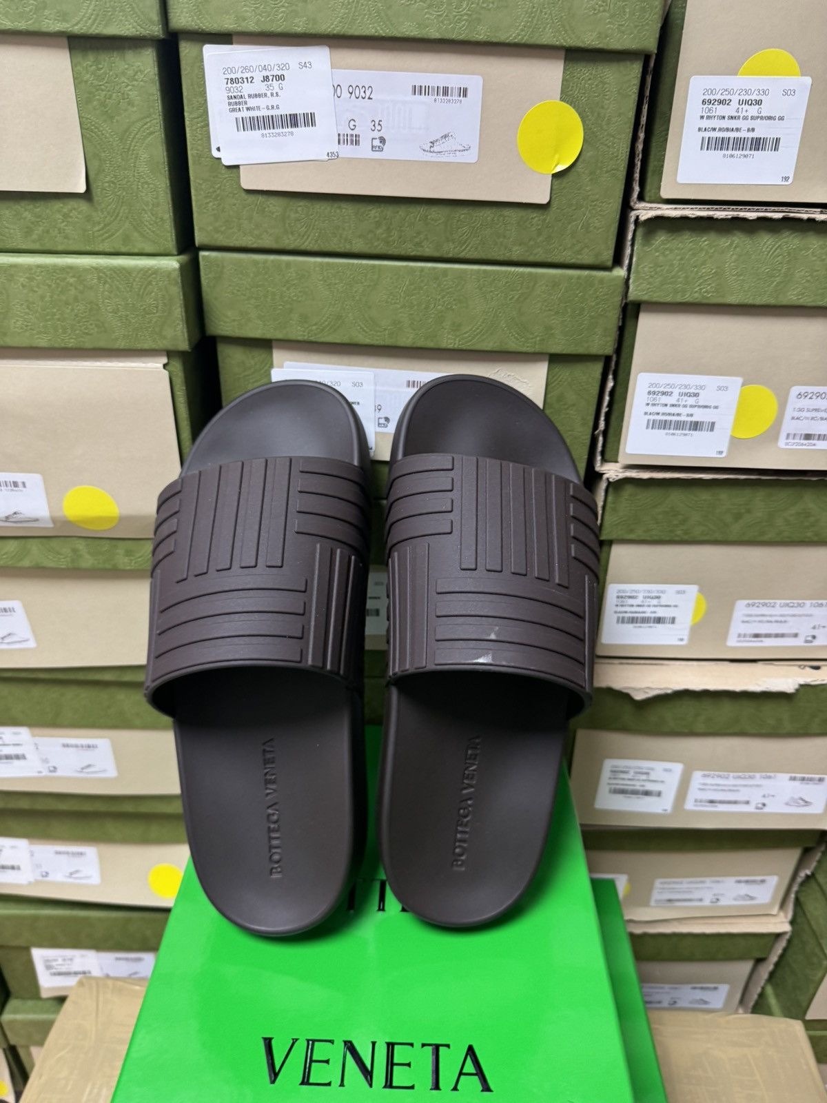 Bottega Veneta Bottega Veneta Embossed Rubber Slides Size US 7 / EU 40 - 5 Thumbnail