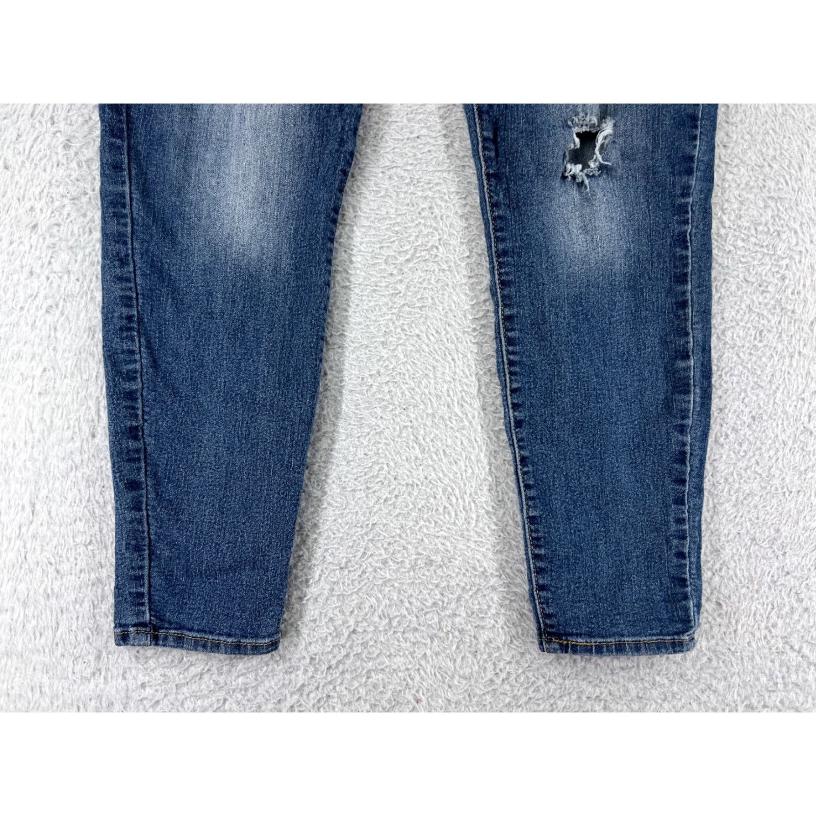 Levi's Levi's Women's Tapered Leg Denim Jeans 30 Blue Stretch Distressed Mid Rise Cotton Size 30" / US 8 / IT 44 - 5 Thumbnail