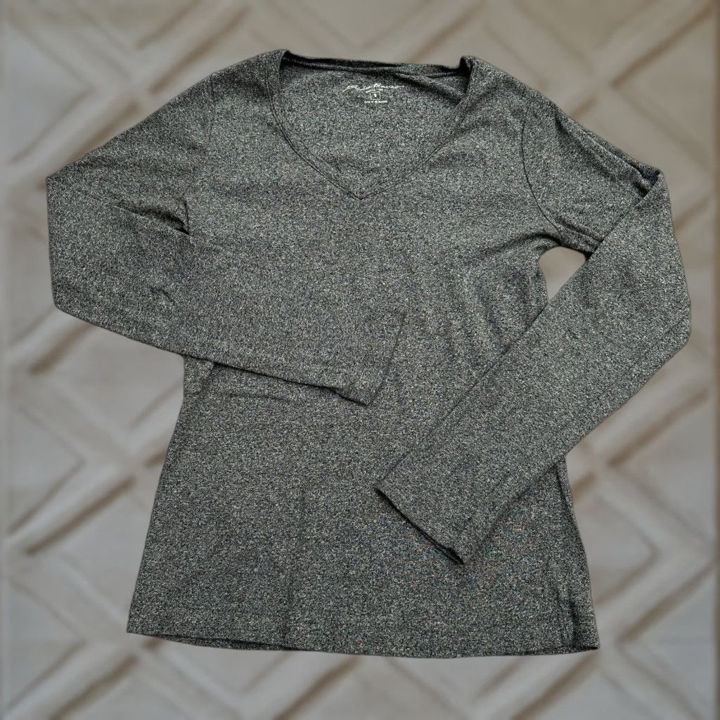 Eddie Bauer VINTAGE: No — irrelevant. Eddie Bauer T-Shirt Women’s Small Gray V-Neck Long Sleeve Cotton Tee Casual Size S / US 4 / IT 40 - 1 Thumbnail