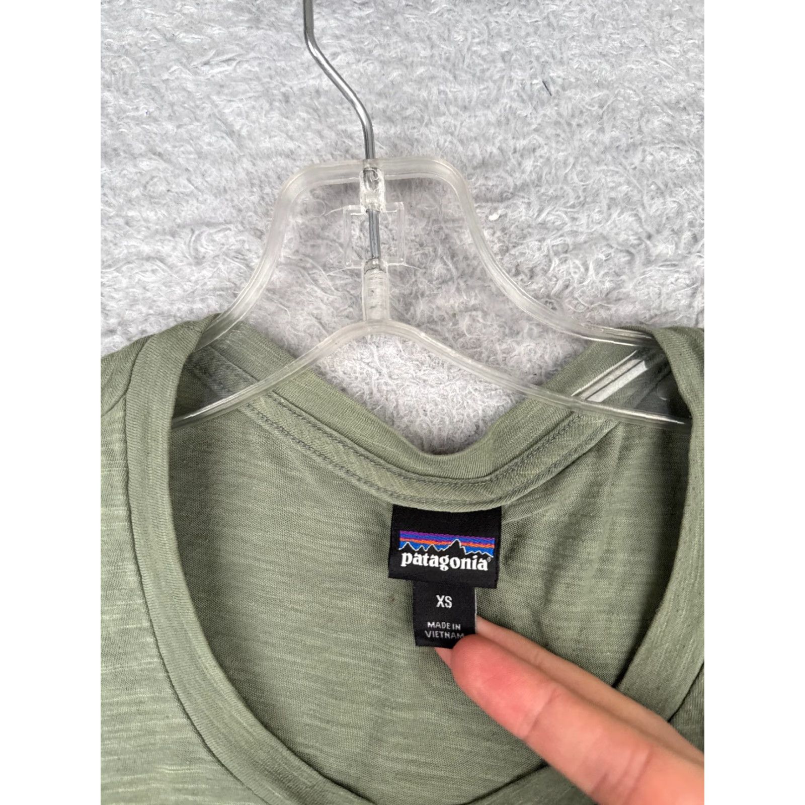 Patagonia Patagonia Shirt Women XS Green Short Sleeve Crew Neck Cotton Blend Read Size XS / US 0-2 / IT 36-38 - 7 Thumbnail