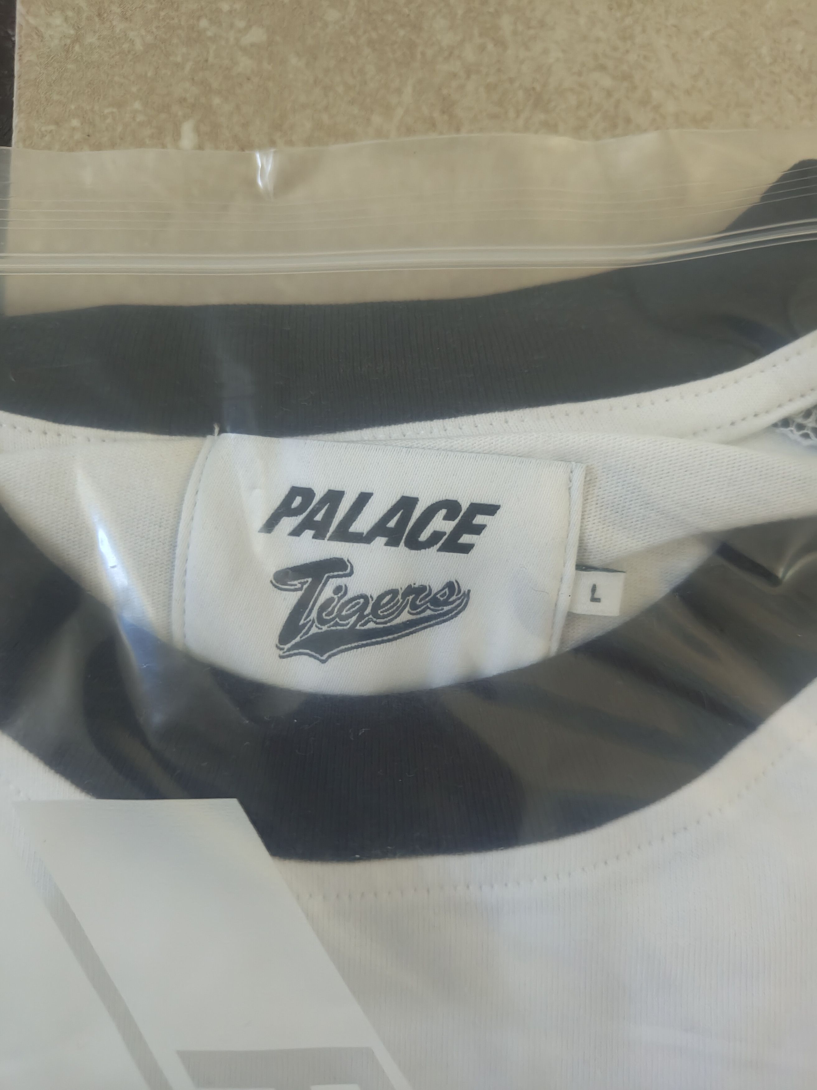 Palace Osaka Exclusive Hanshin Tigers Raglan L/S Tee