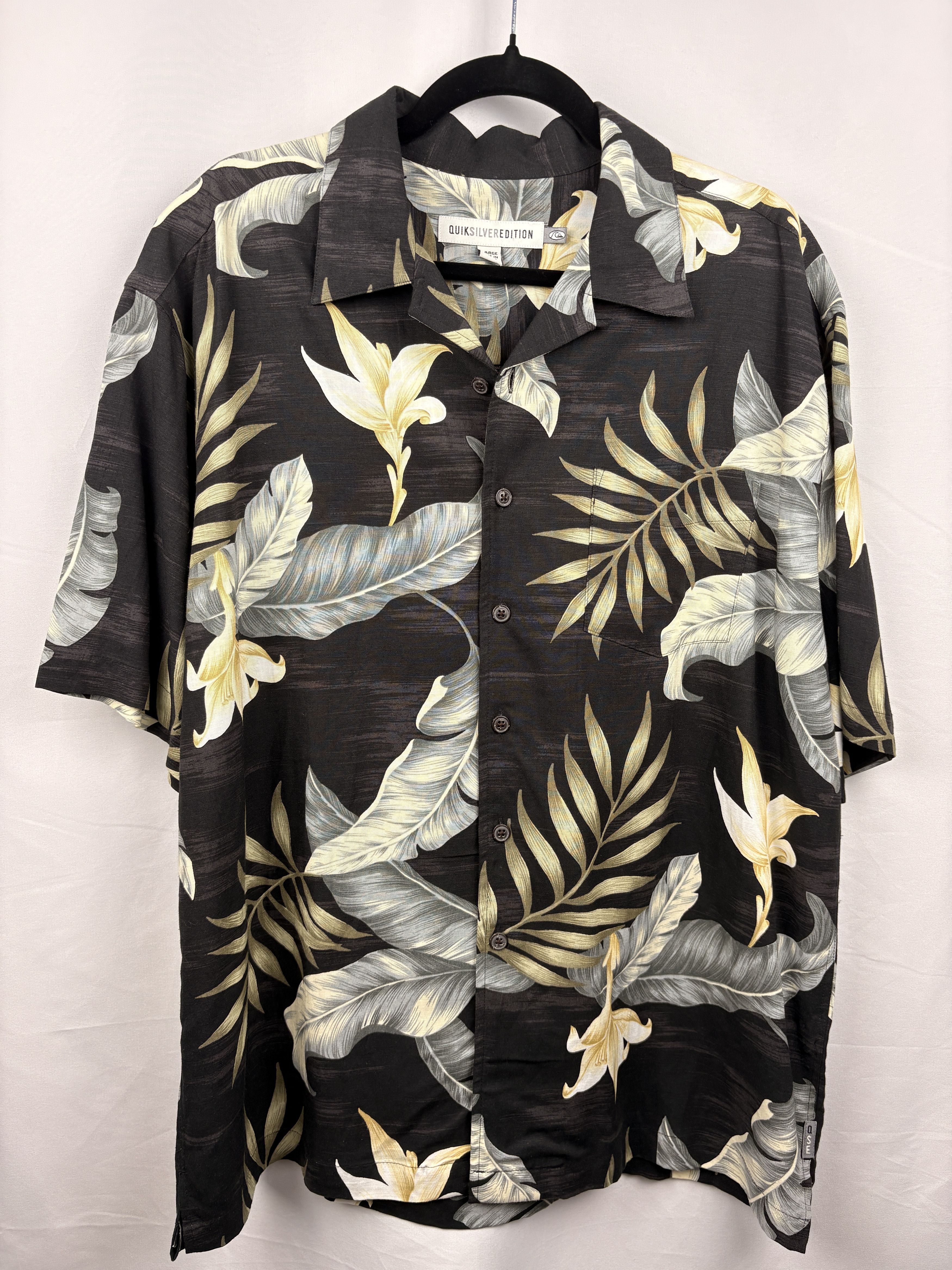 Quiksilver Men’s Quiksilver Edition Hawaiian Shirt Black Floral Leaf Size US L / EU 52-54 / 3 - 1 Thumbnail