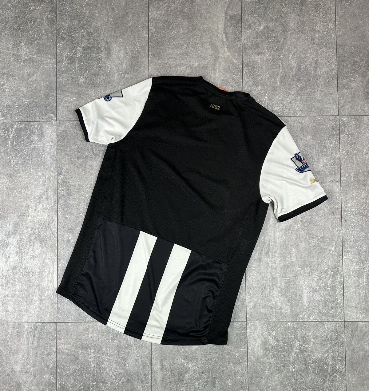 Puma Puma New Castle United 2011/12 Home Soccer Jersey Size US M / EU 48-50 / 2 - 13 Thumbnail
