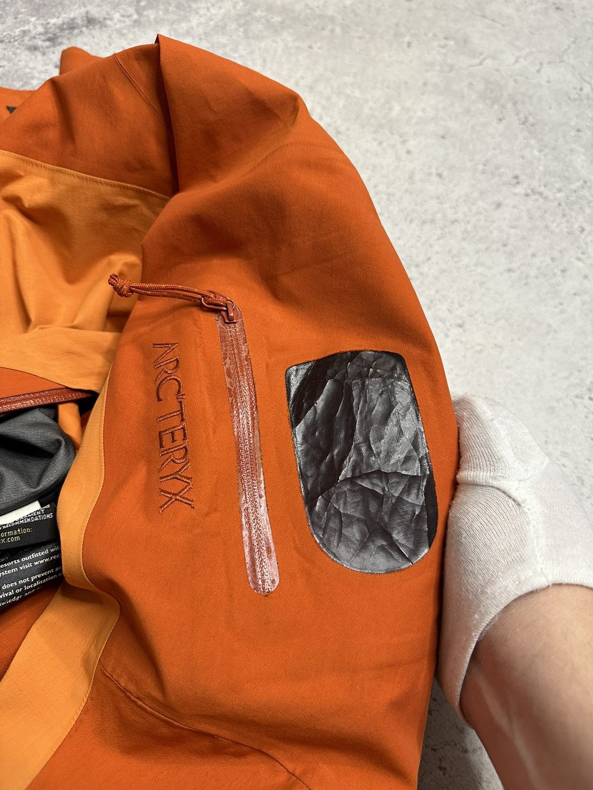 Arc'teryx Arc'teryx SideWinder Gore-Tex Pro Shell Orange Recco Jacket Size XS / US 0-2 / IT 36-38 - 18 Thumbnail