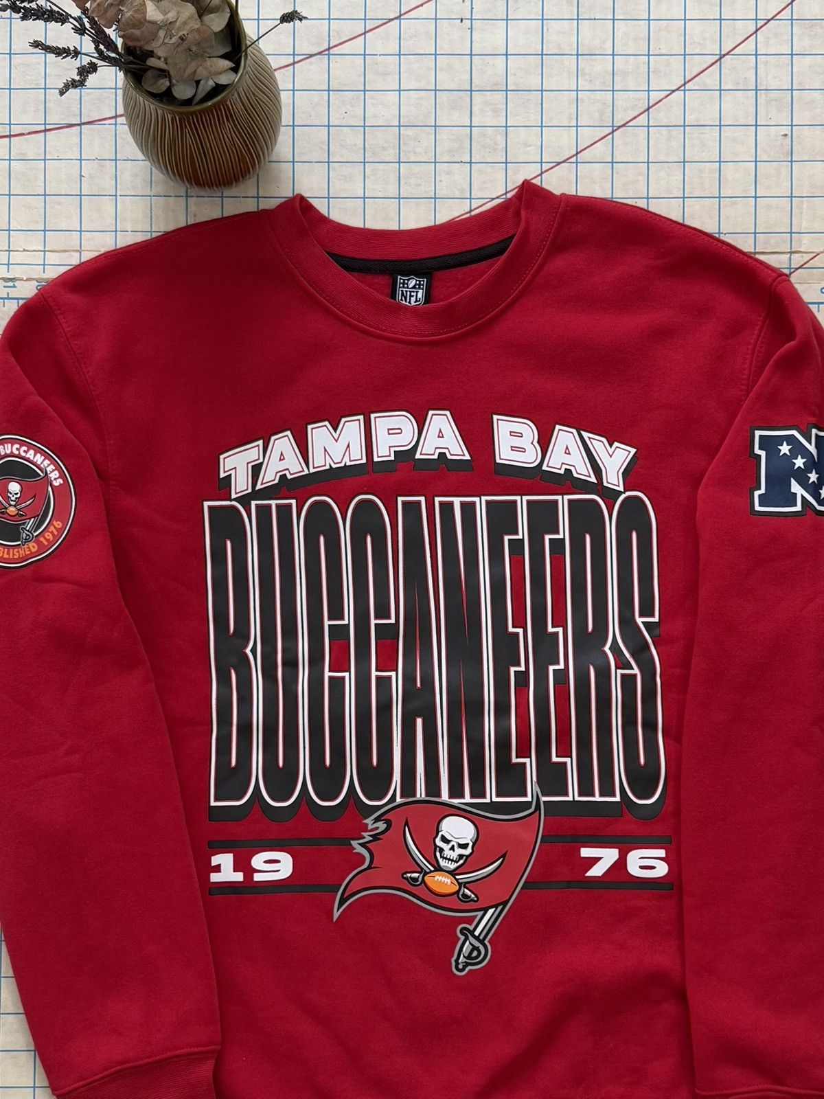 NFL NFL Team Apparel Tampa Bay Buccaneers Crewneck New With Tag Size US M / EU 48-50 / 2 - 3 Thumbnail