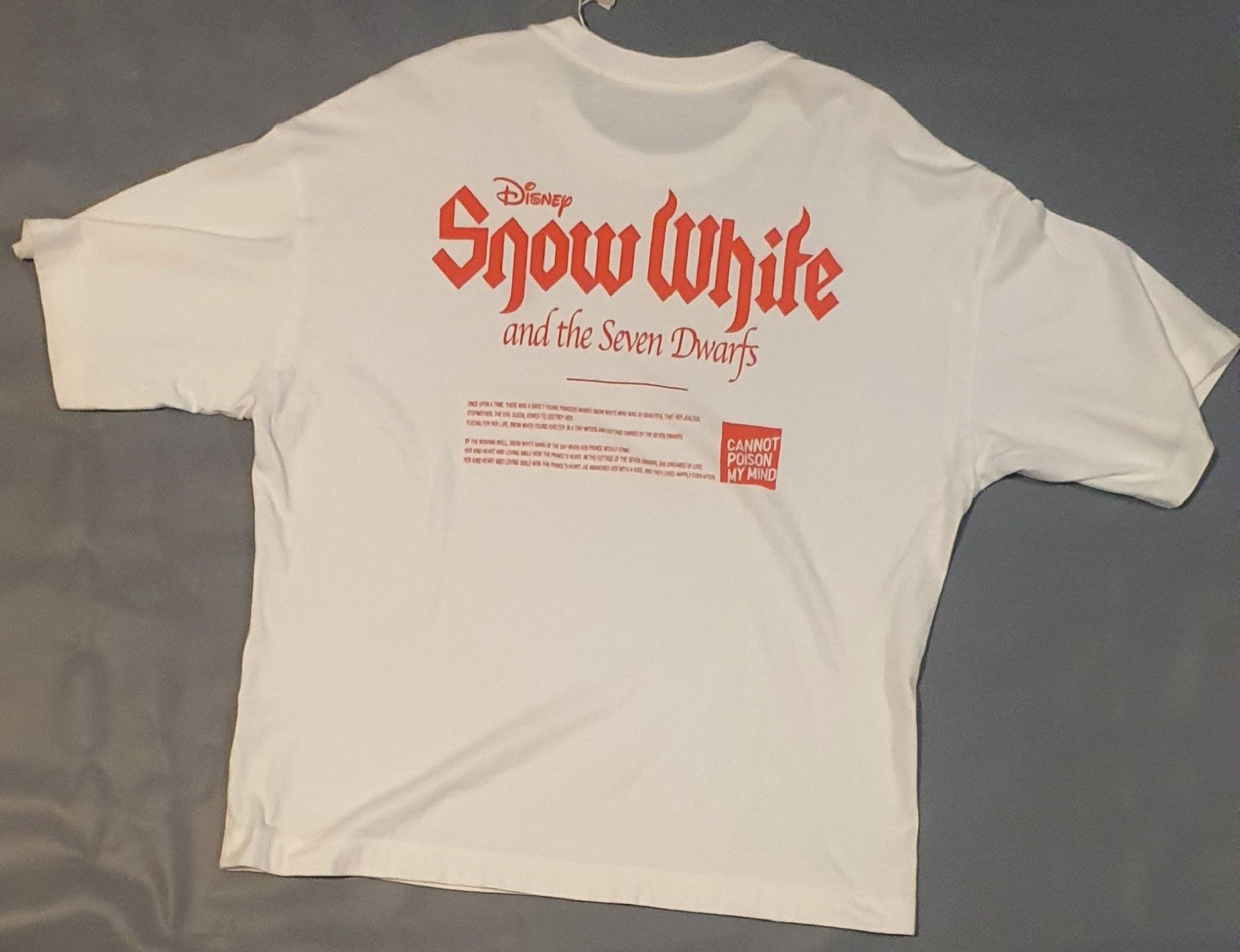 Uniqlo Uniqlo Disney Snow White Size L / US 10 / IT 46 - 2 Thumbnail