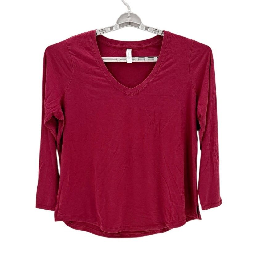 Athleta Athleta Essential V-Neck Top size 1X side slit decadent red Size XL / US 12-14 / IT 48-50 - 1 Thumbnail