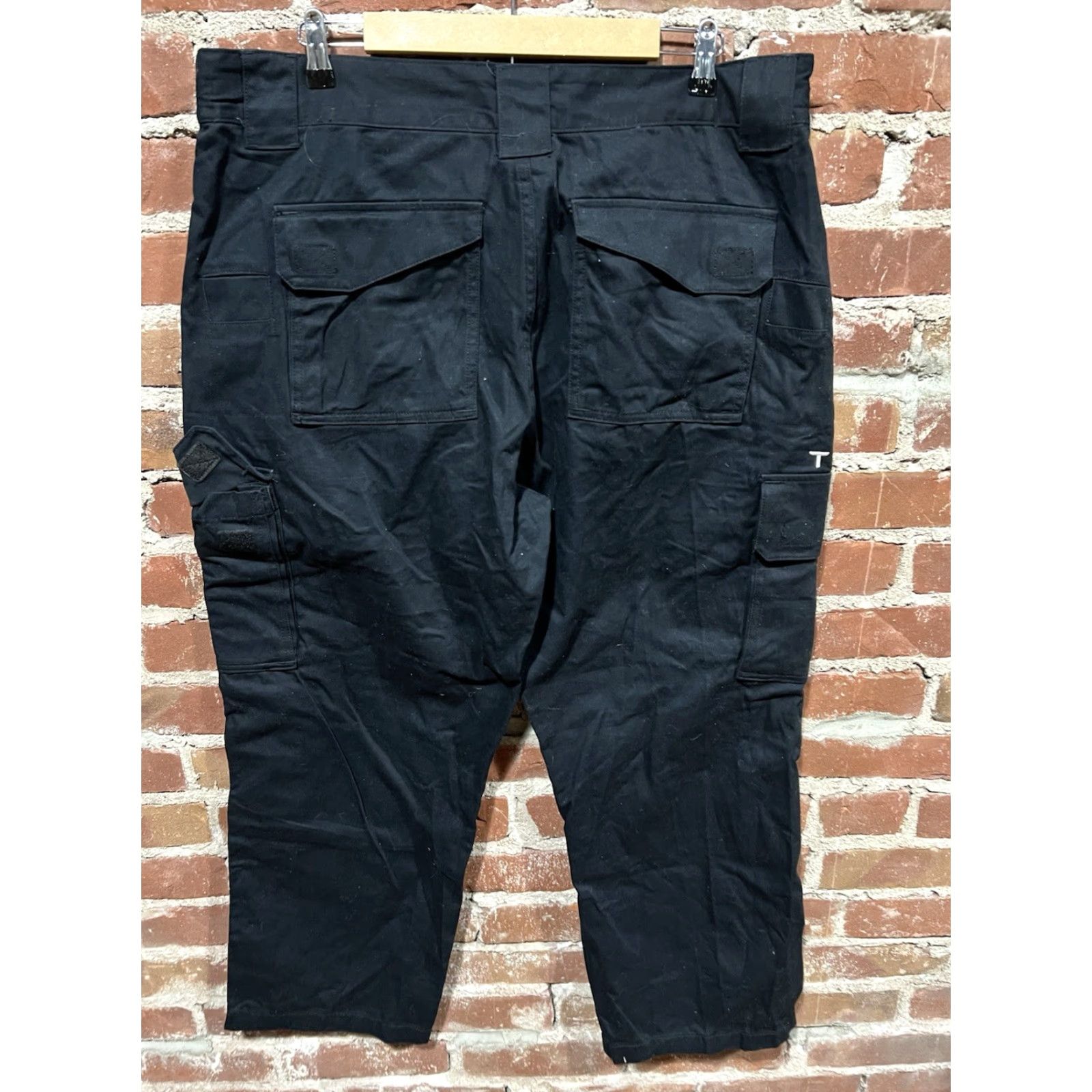 Vintage Tesla Embroidered Cargo Pants Men 40 x 30 Black Regular Pants Size US 40 / EU 56 - 4 Thumbnail