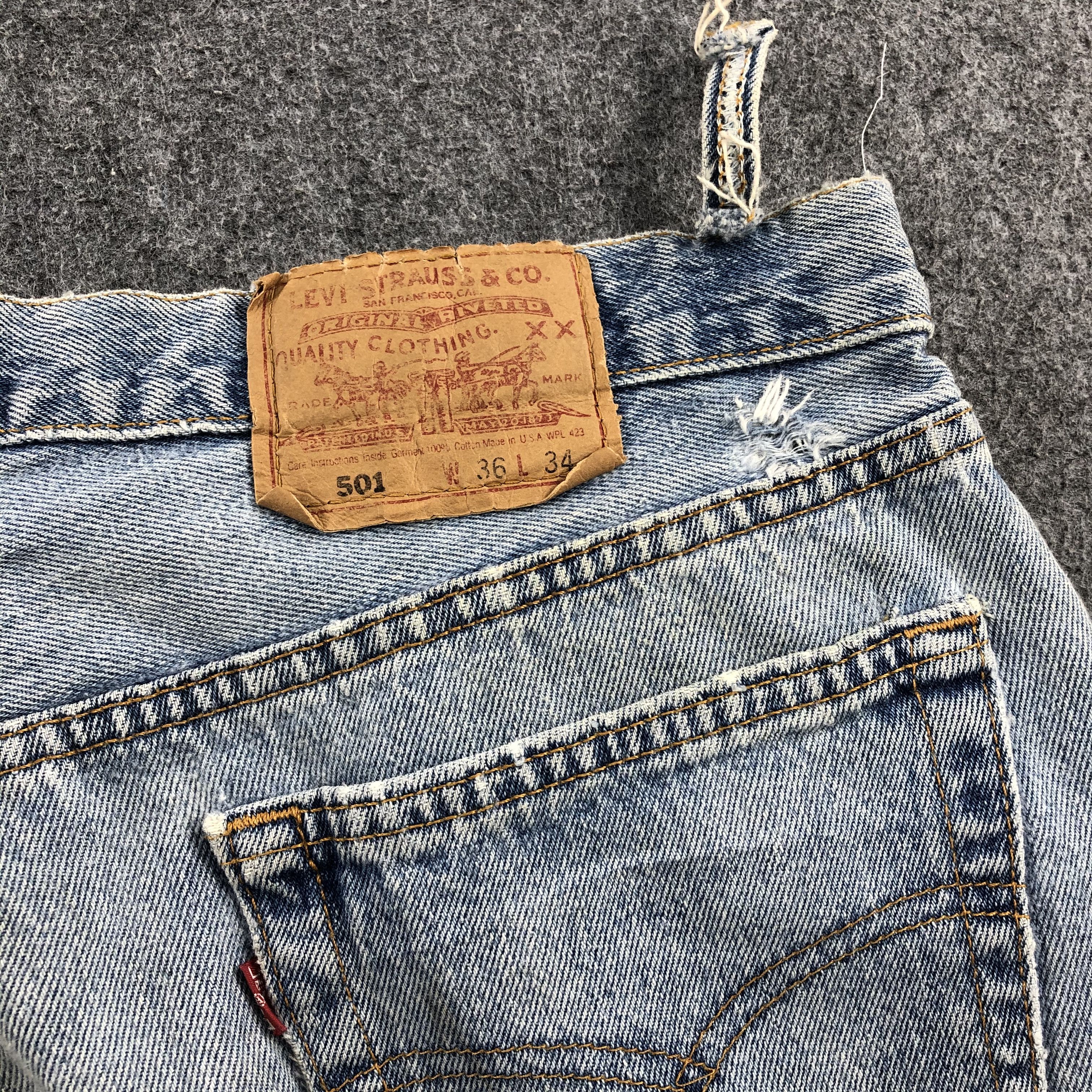 Levi's Vintage 90s Light Wash Levis 501 Jeans-JM1350 Size US 35 - 6 Thumbnail